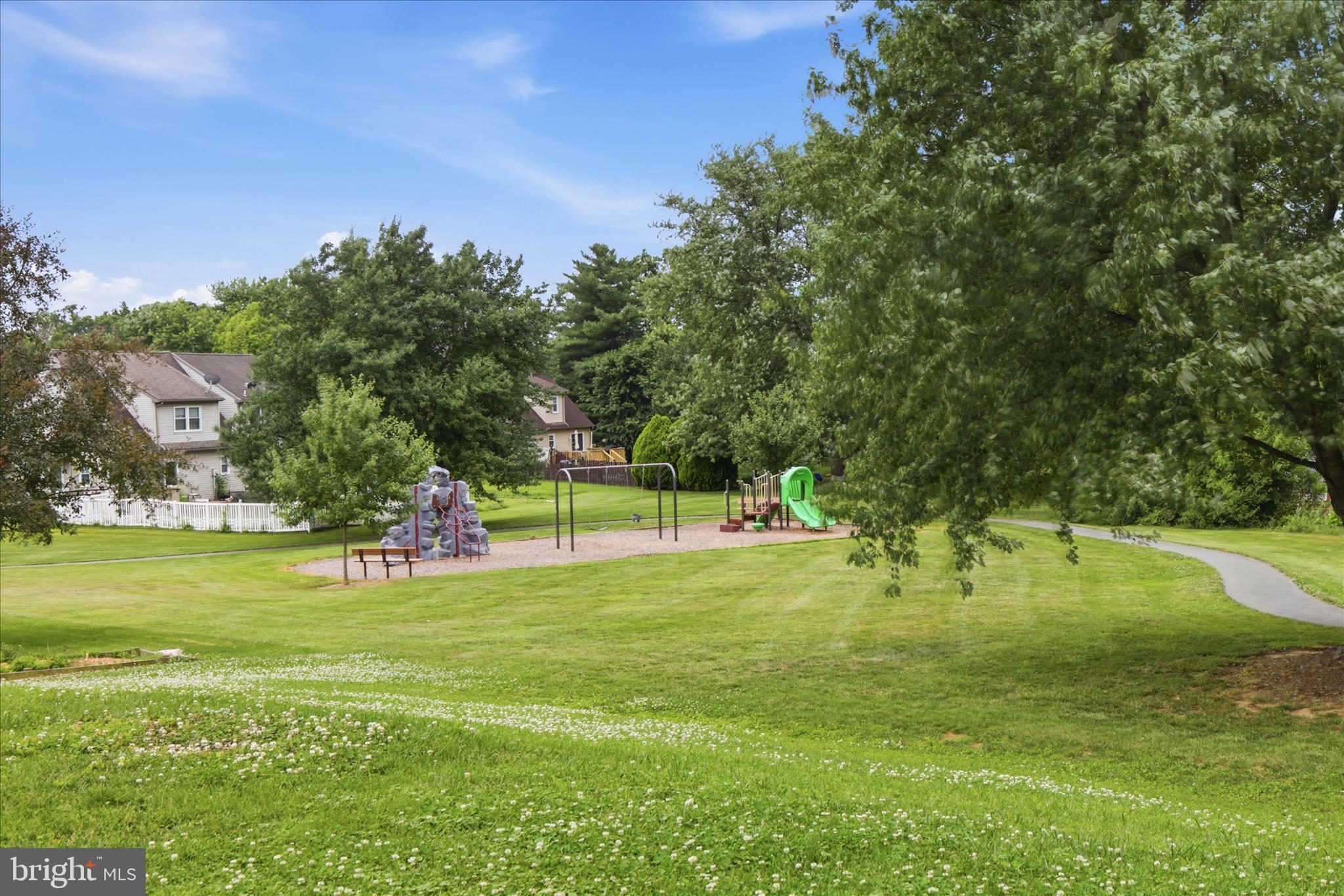LONGWOOD SQUARE - Residential