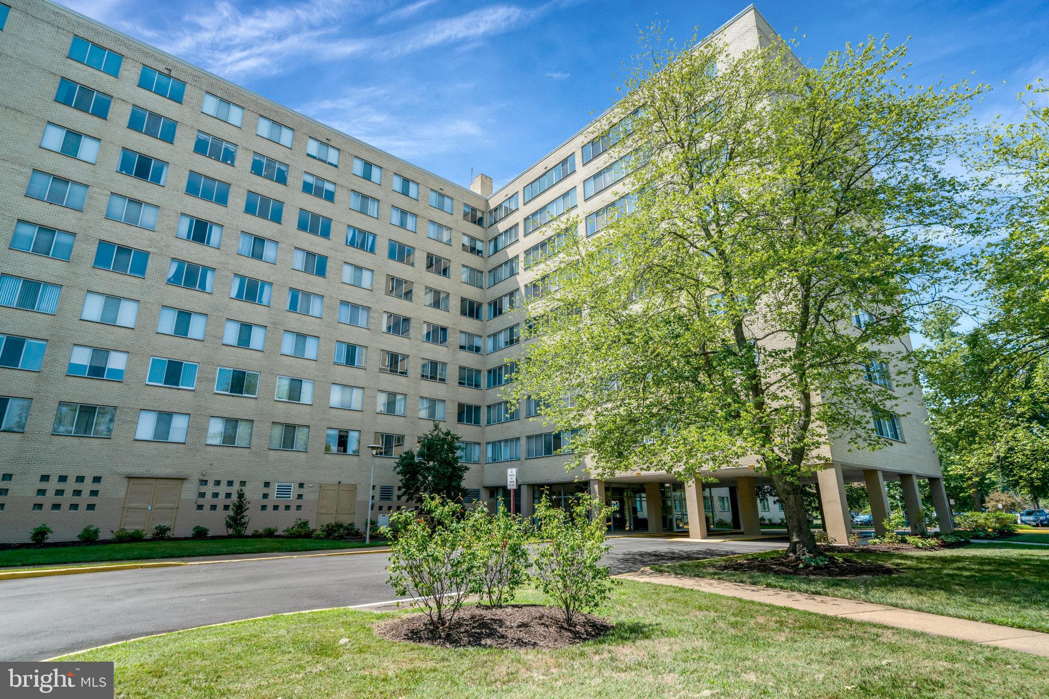 RIVER TOWERS - Residential