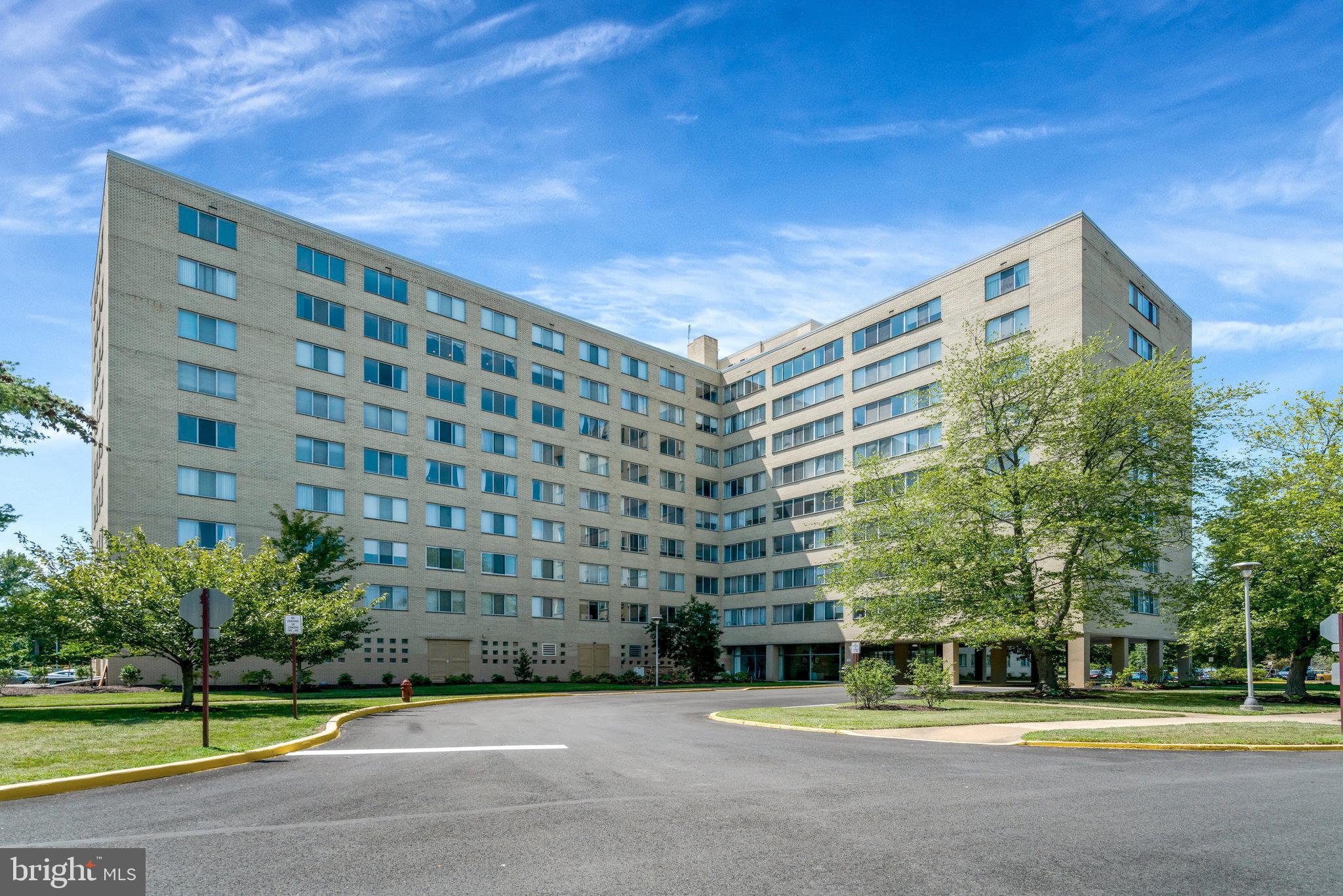 RIVER TOWERS - Residential