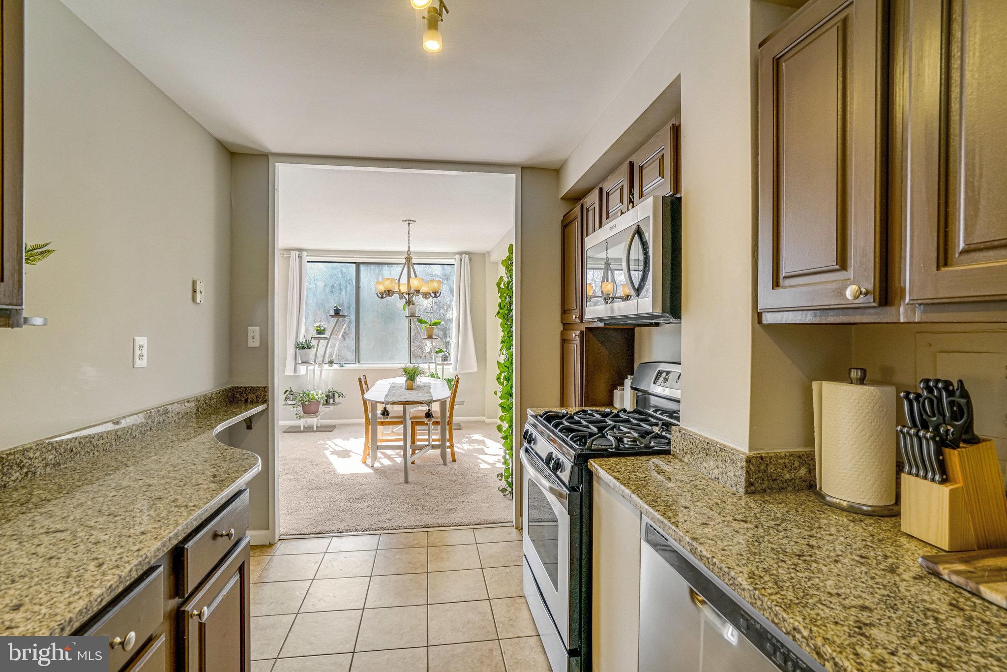 RIVER TOWERS - Residential