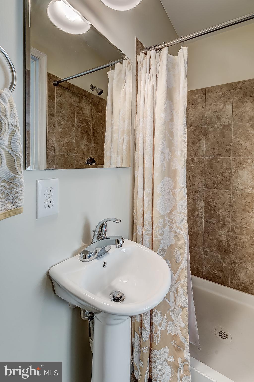 ATHENA SQUARE - Residential