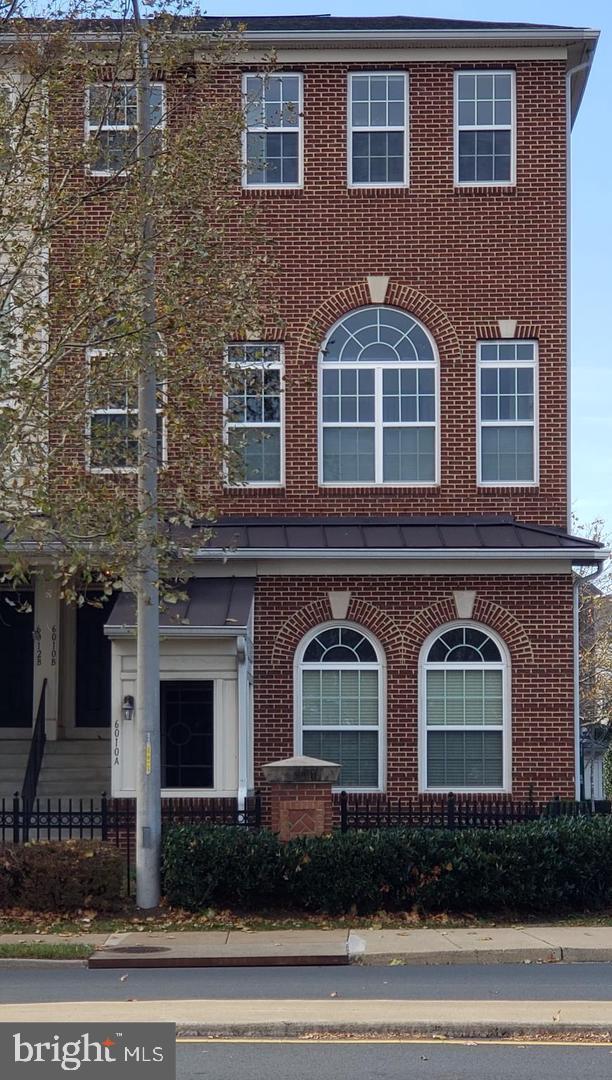 CENTREVILLE CROSSING - Residential Lease