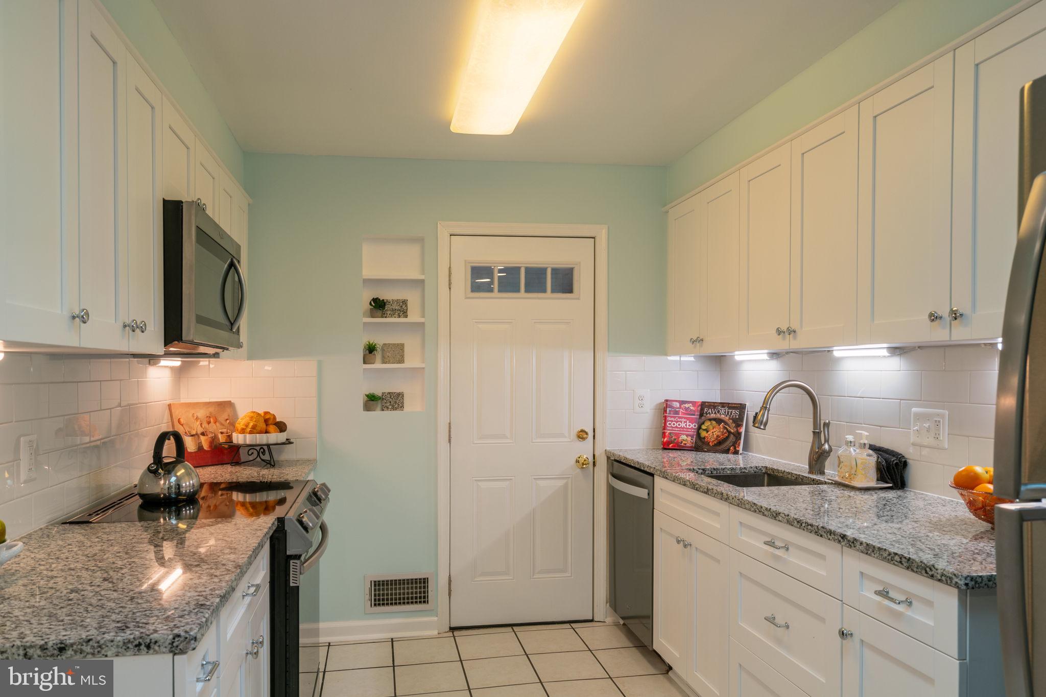 MANOR WOODS - Residential