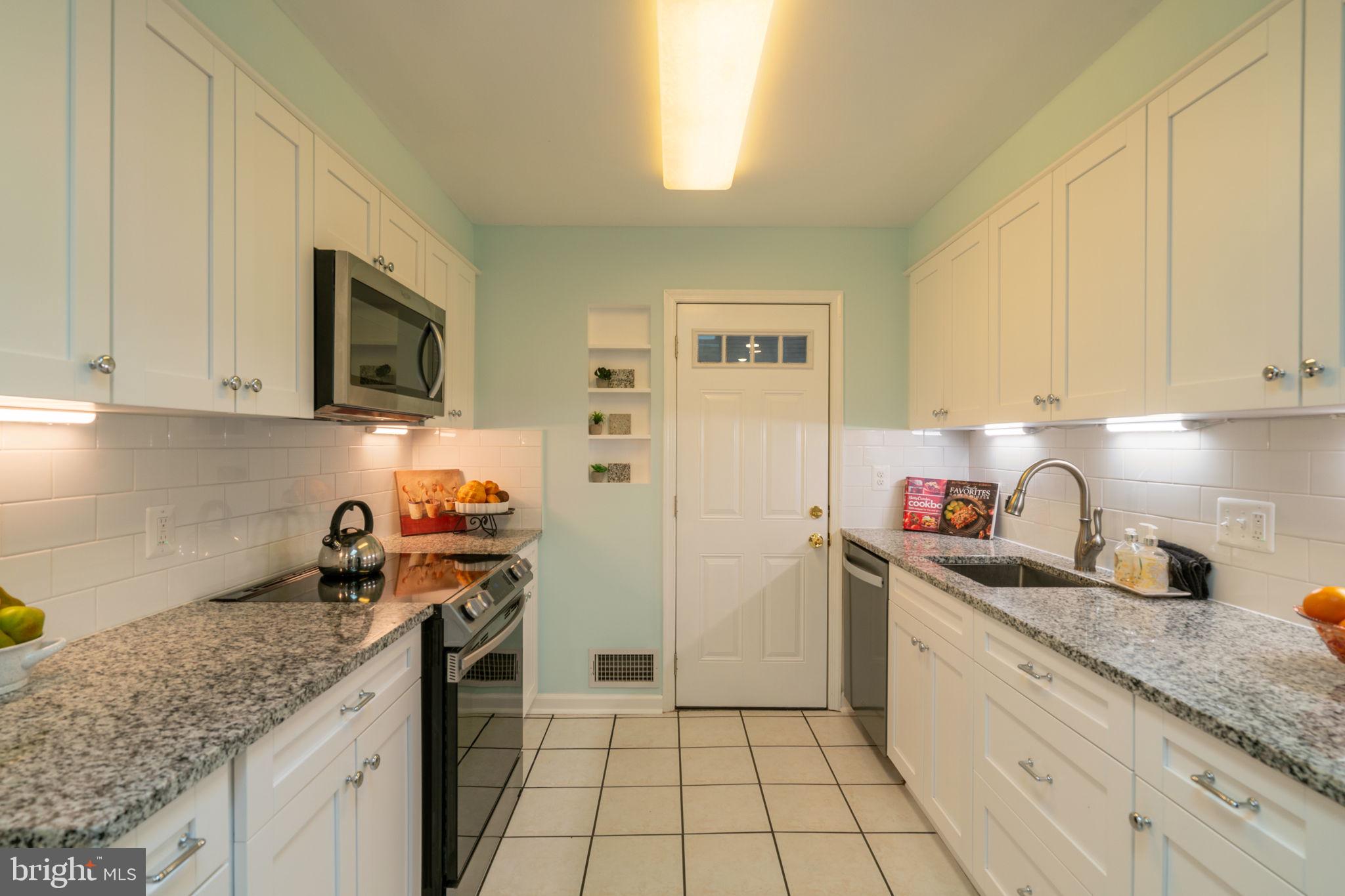 MANOR WOODS - Residential