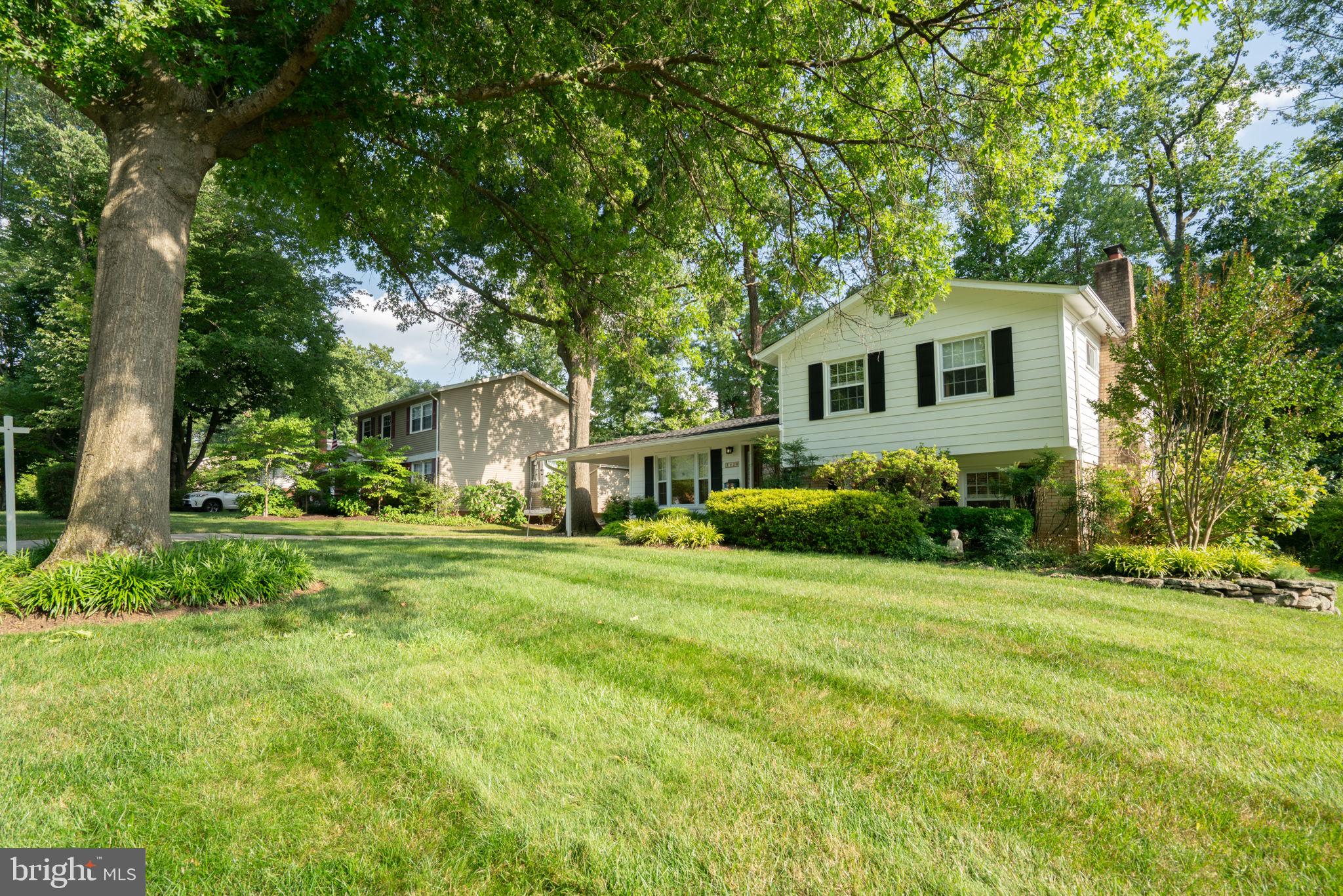 MANOR WOODS - Residential
