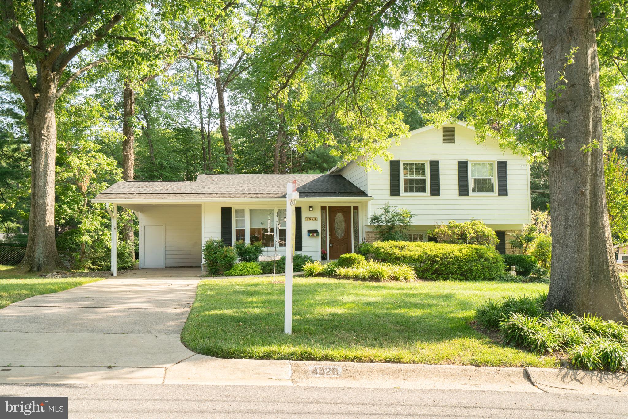 MANOR WOODS - Residential
