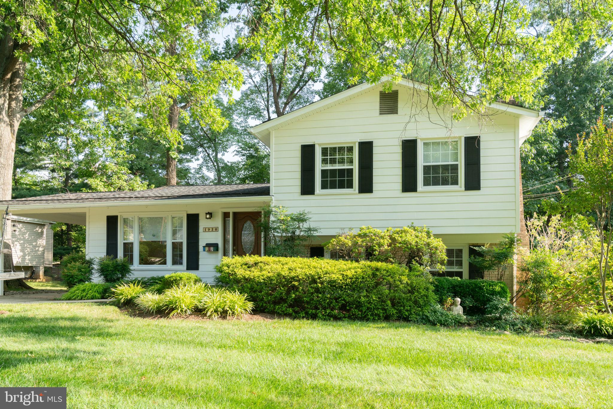 MANOR WOODS - Residential