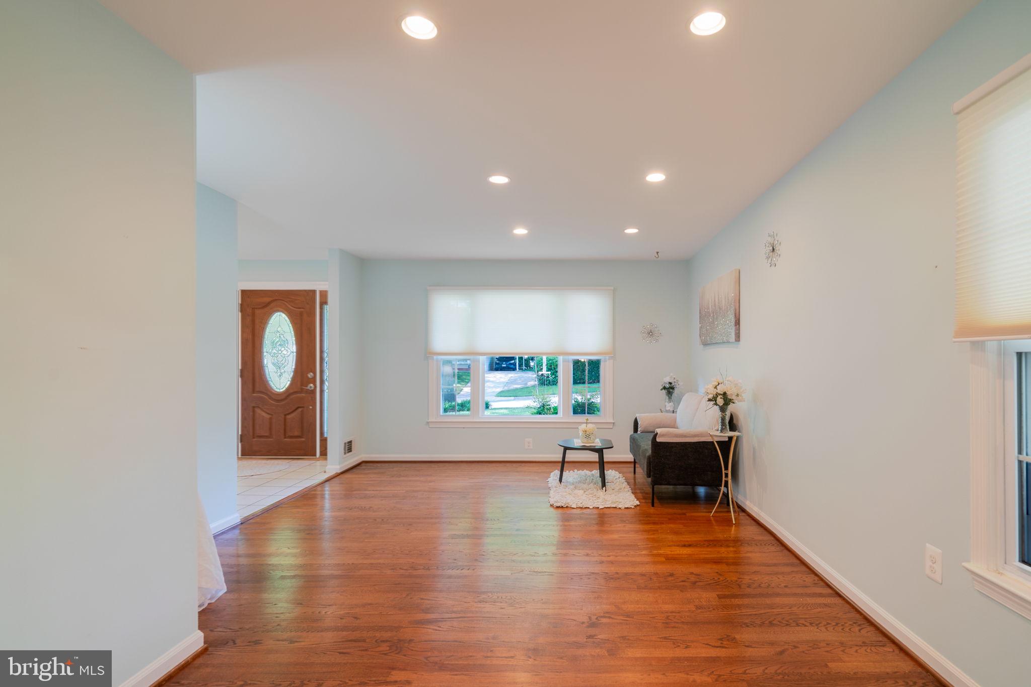 MANOR WOODS - Residential