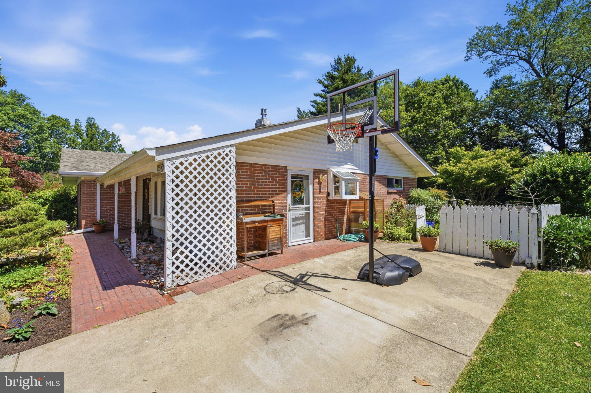 EAST SPRINGBROOK - Residential