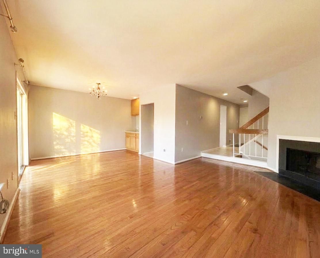 WOODLAND HILLS - Residential