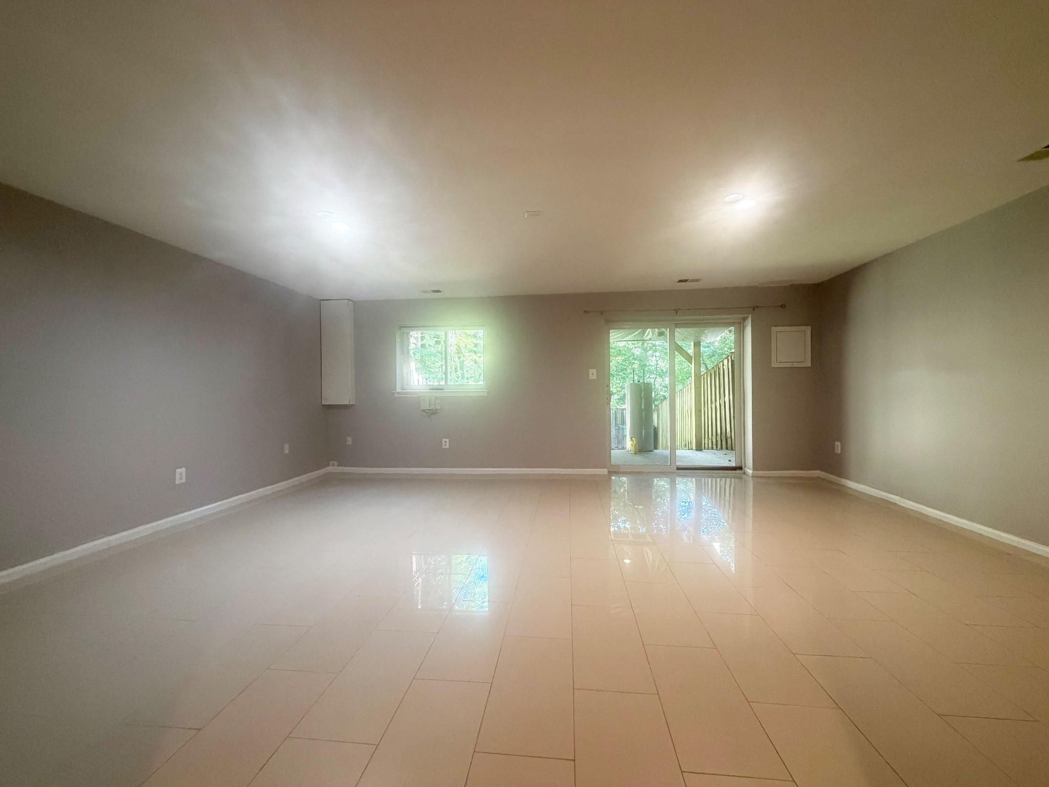 WOODLAND HILLS - Residential