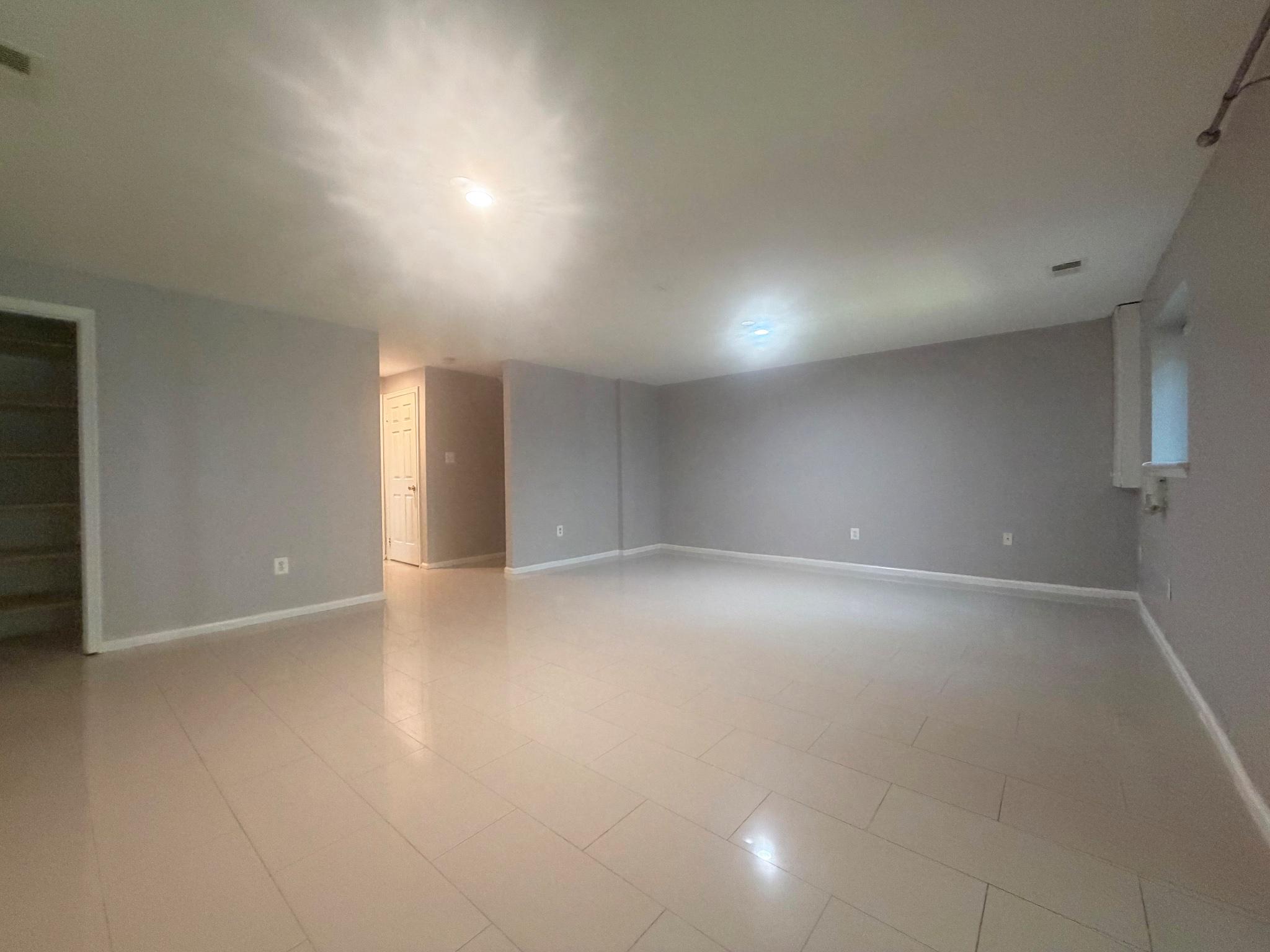 WOODLAND HILLS - Residential
