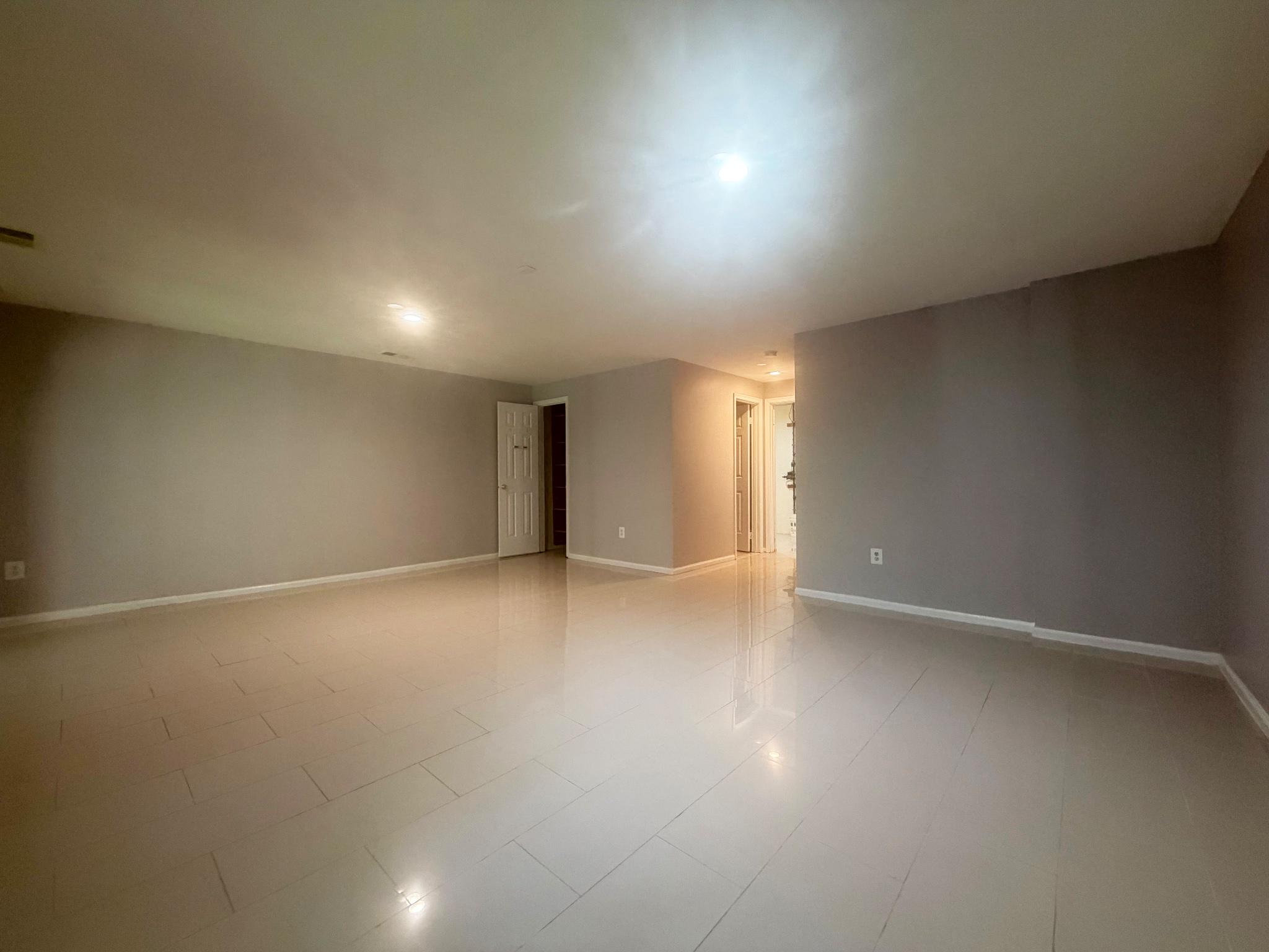 WOODLAND HILLS - Residential