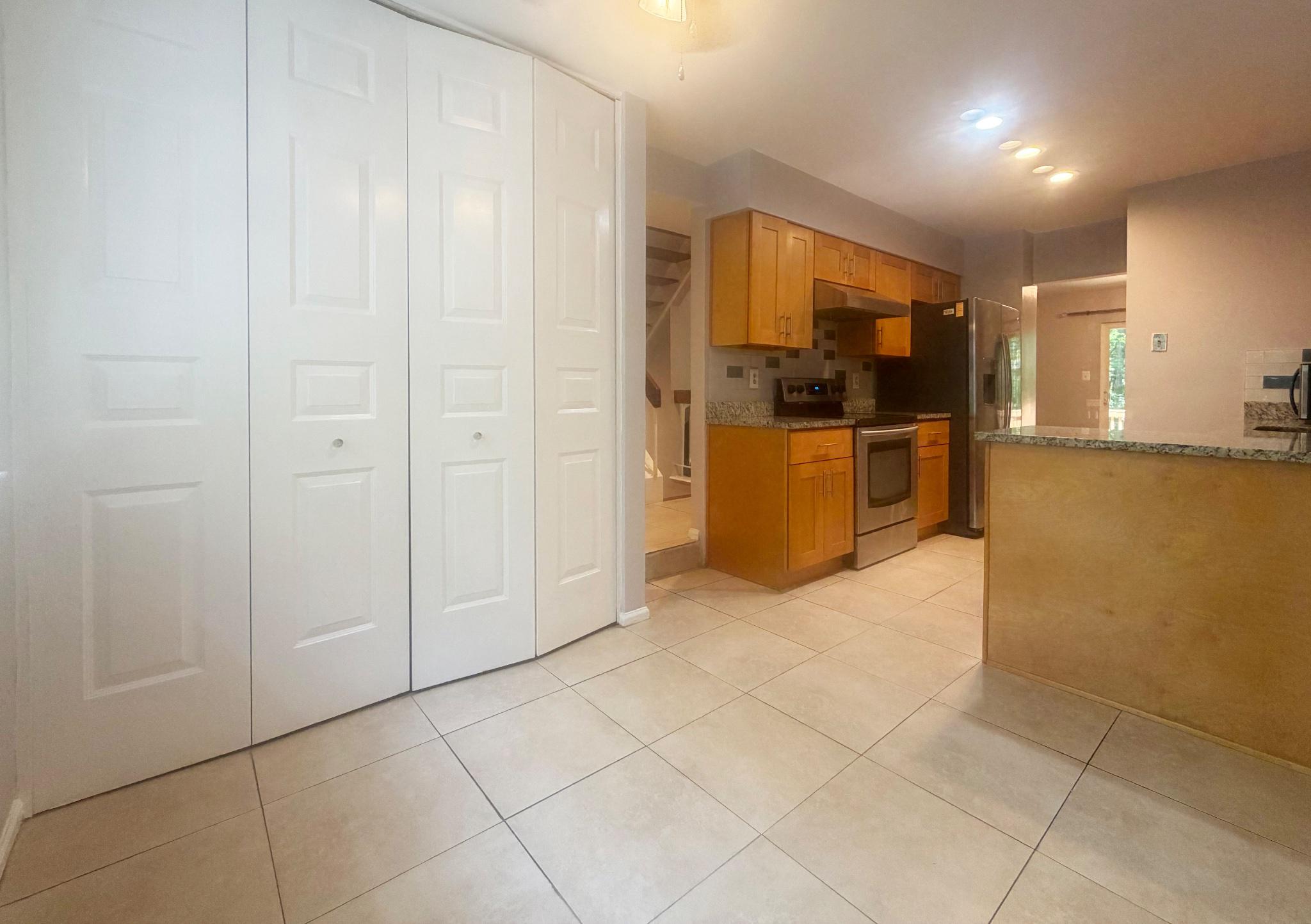 WOODLAND HILLS - Residential