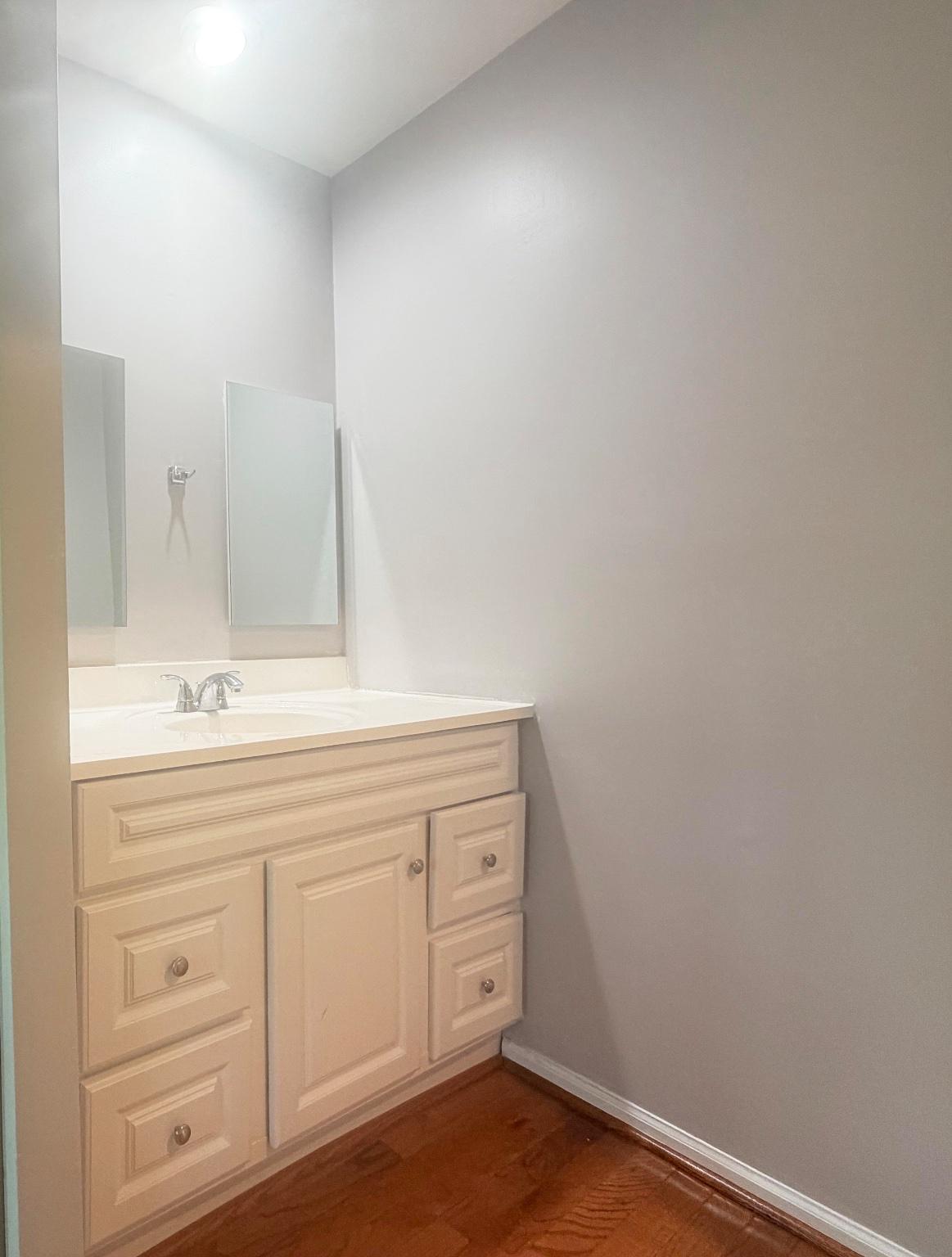 WOODLAND HILLS - Residential