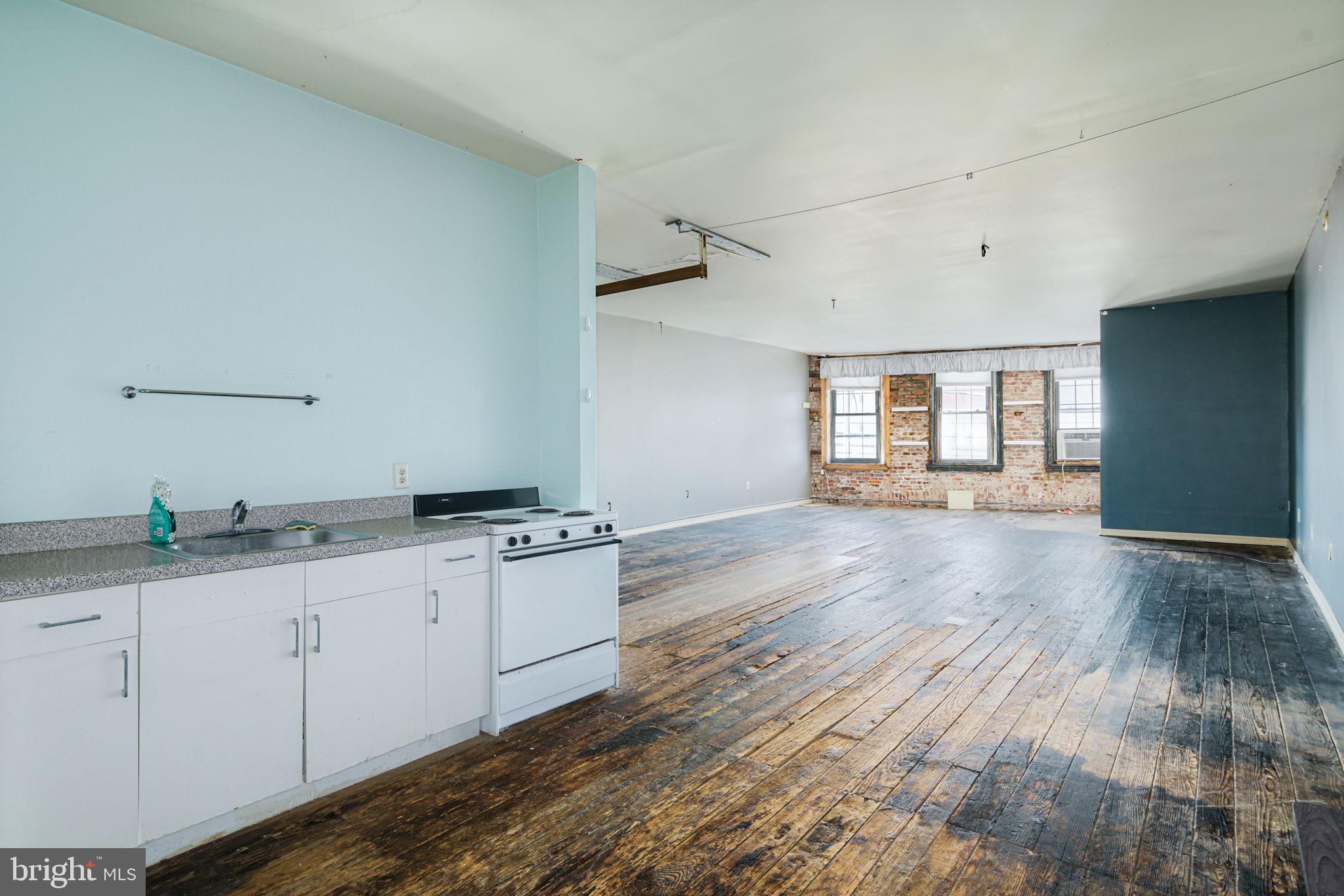 NORTHERN LIBERTIES - Commercial Sale