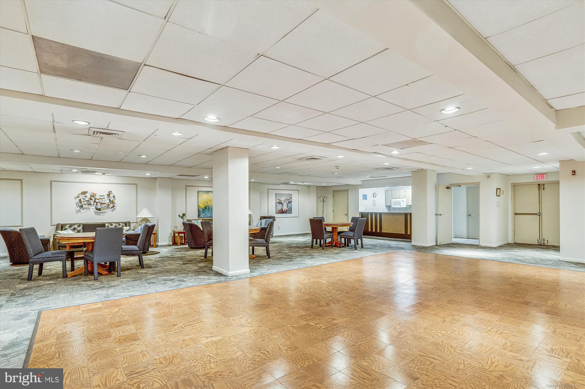 WESTLAKE TOWERS - Residential