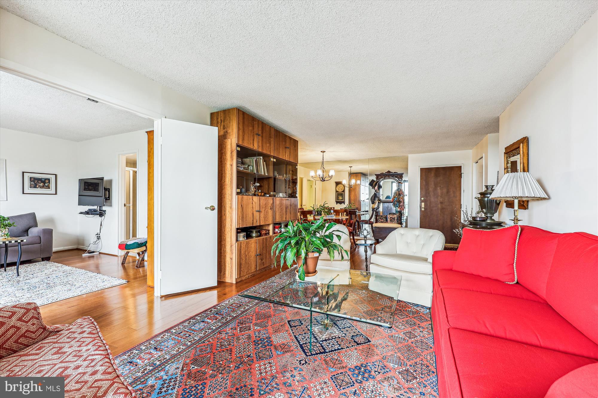 WESTLAKE TOWERS - Residential