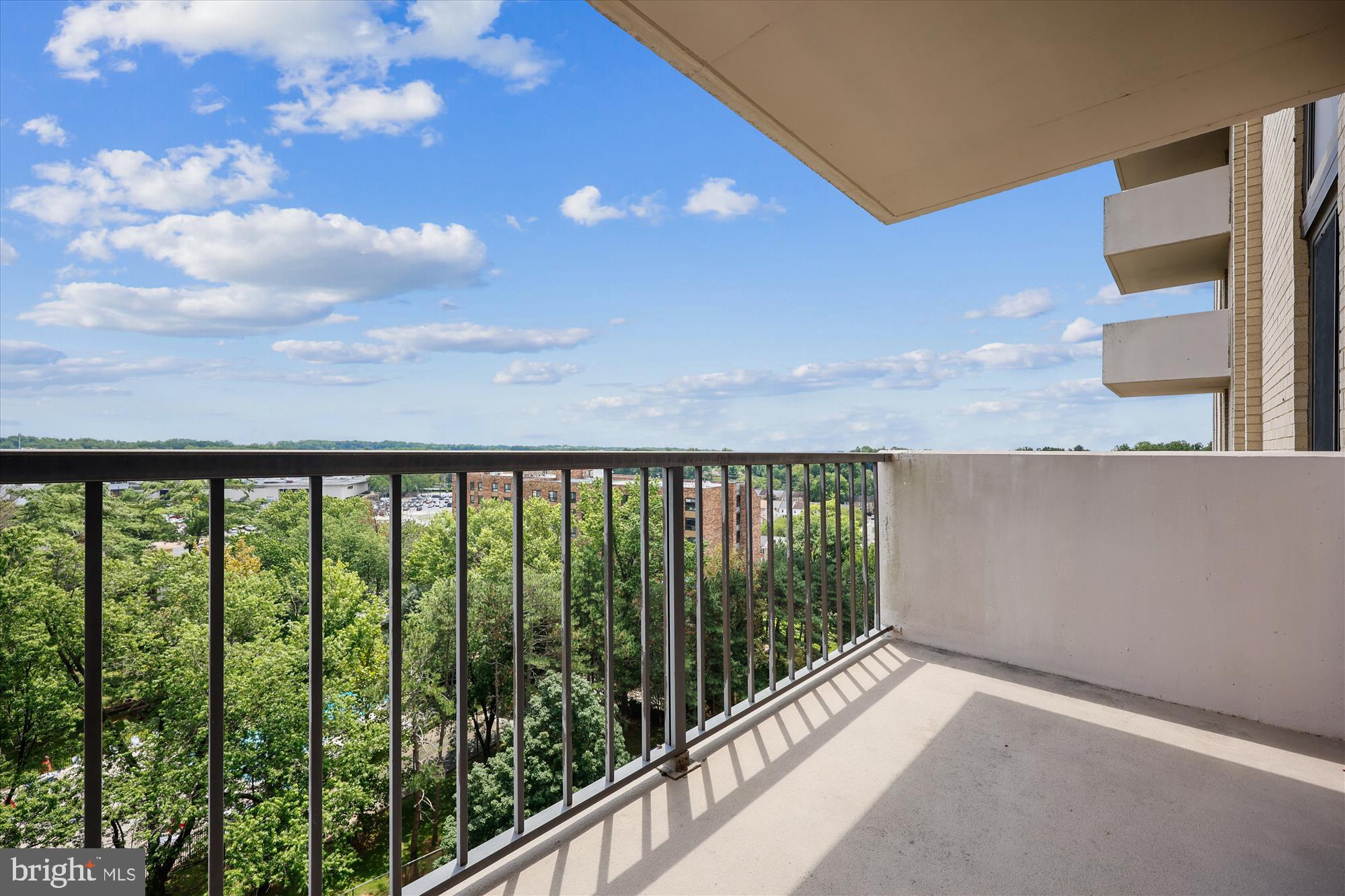 WESTLAKE TOWERS - Residential
