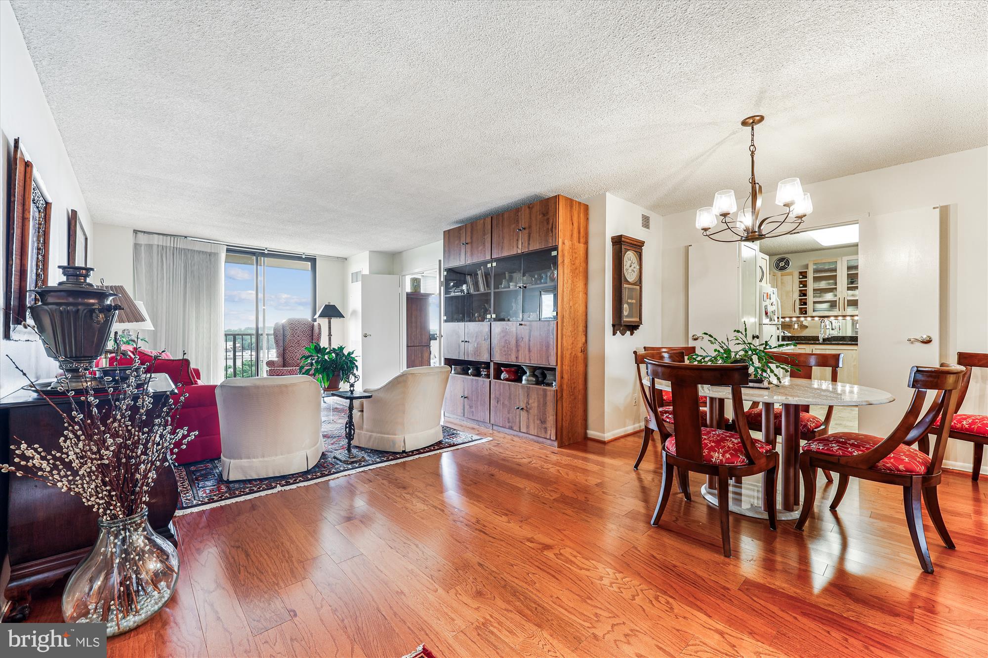 WESTLAKE TOWERS - Residential