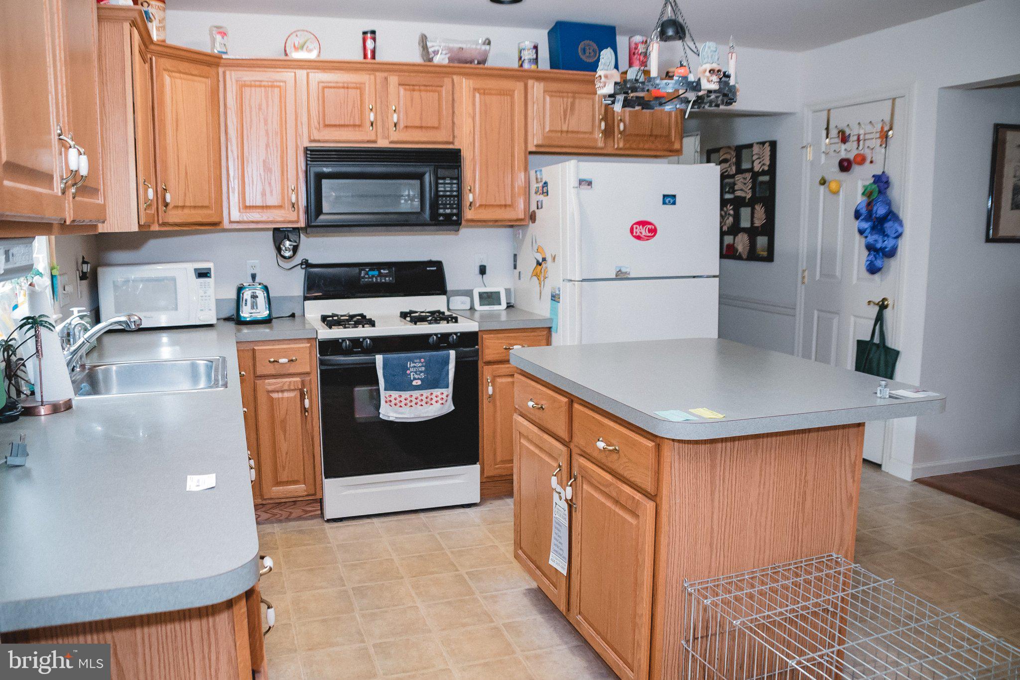 PATHFINDER MEADOWS - Residential