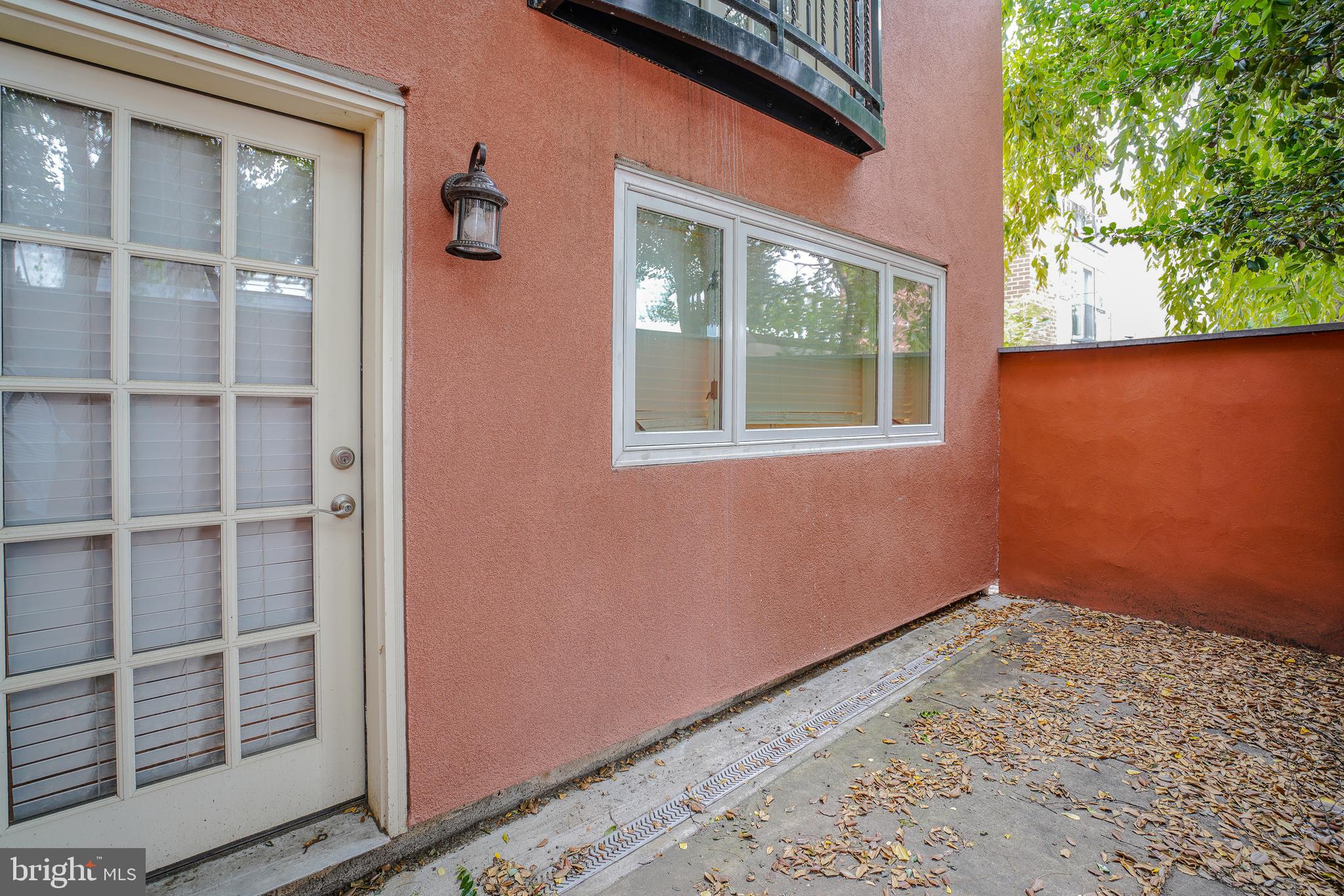 QUEEN VILLAGE - Residential Lease