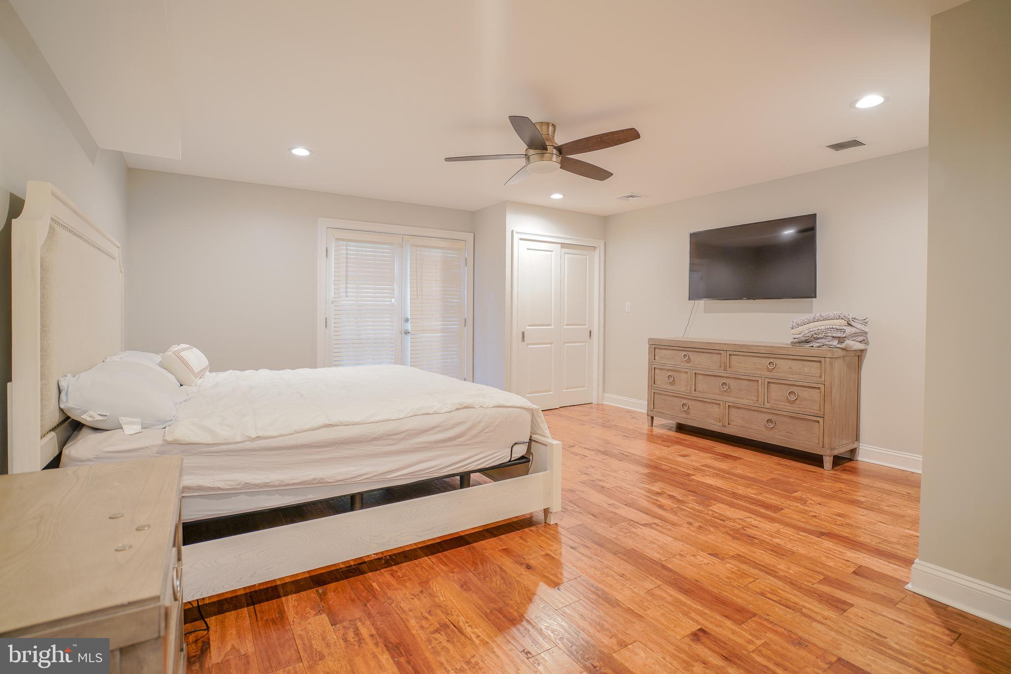 QUEEN VILLAGE - Residential Lease