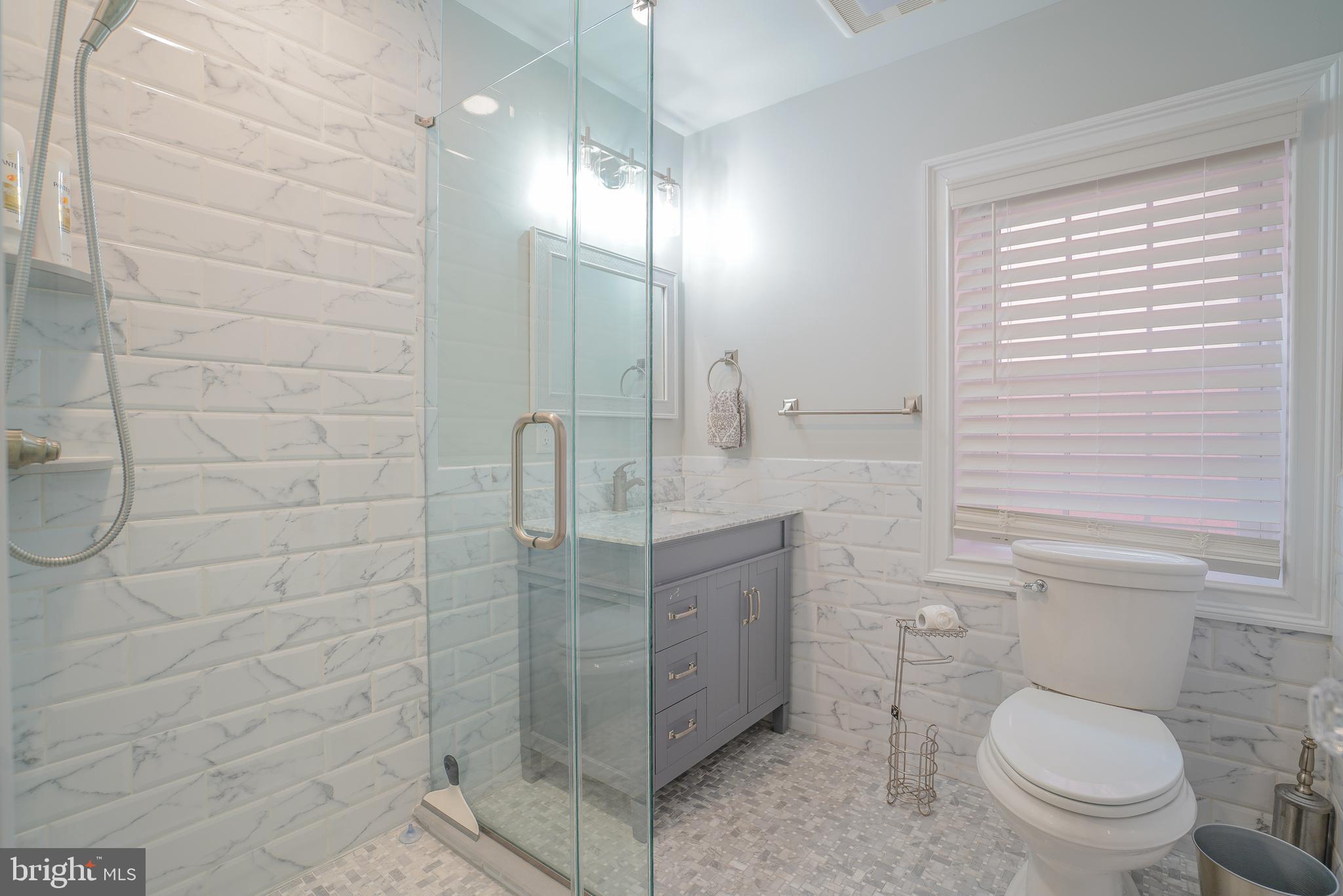 QUEEN VILLAGE - Residential Lease