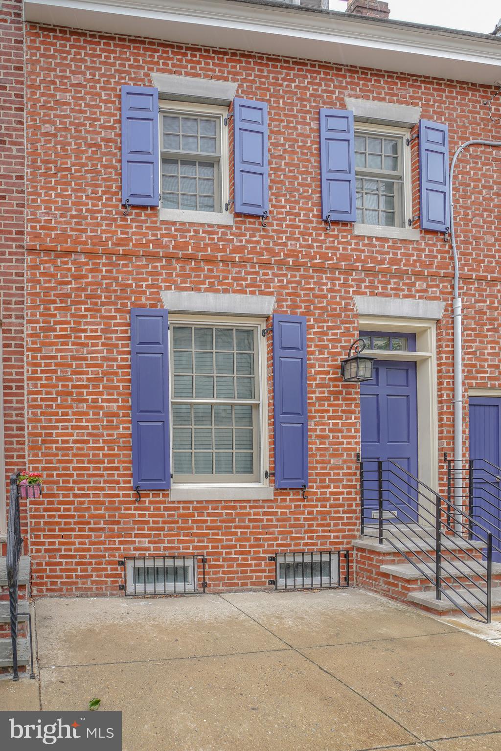 QUEEN VILLAGE - Residential Lease