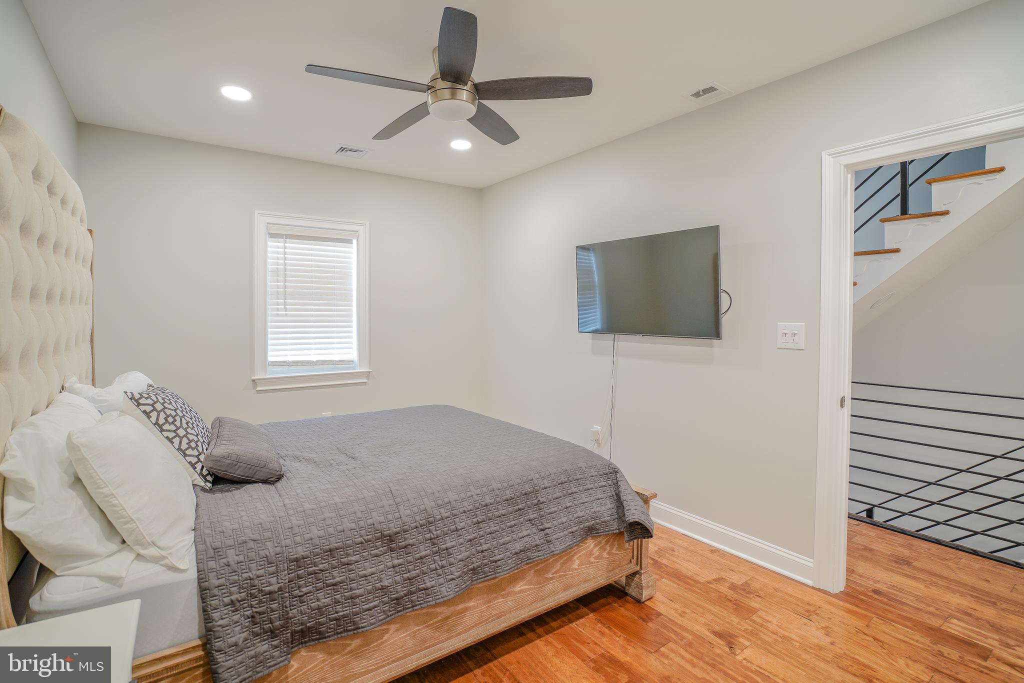 QUEEN VILLAGE - Residential Lease