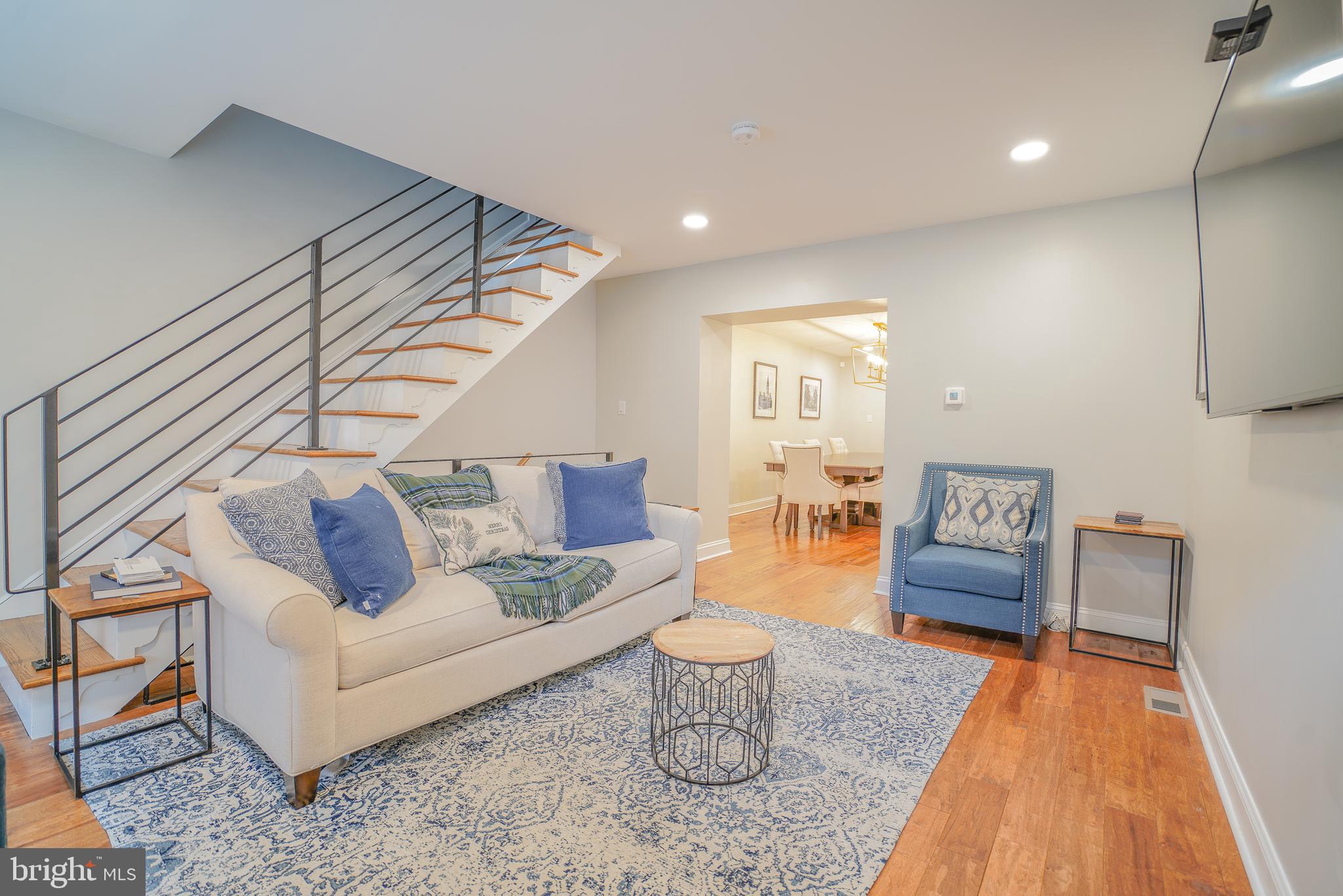 QUEEN VILLAGE - Residential Lease