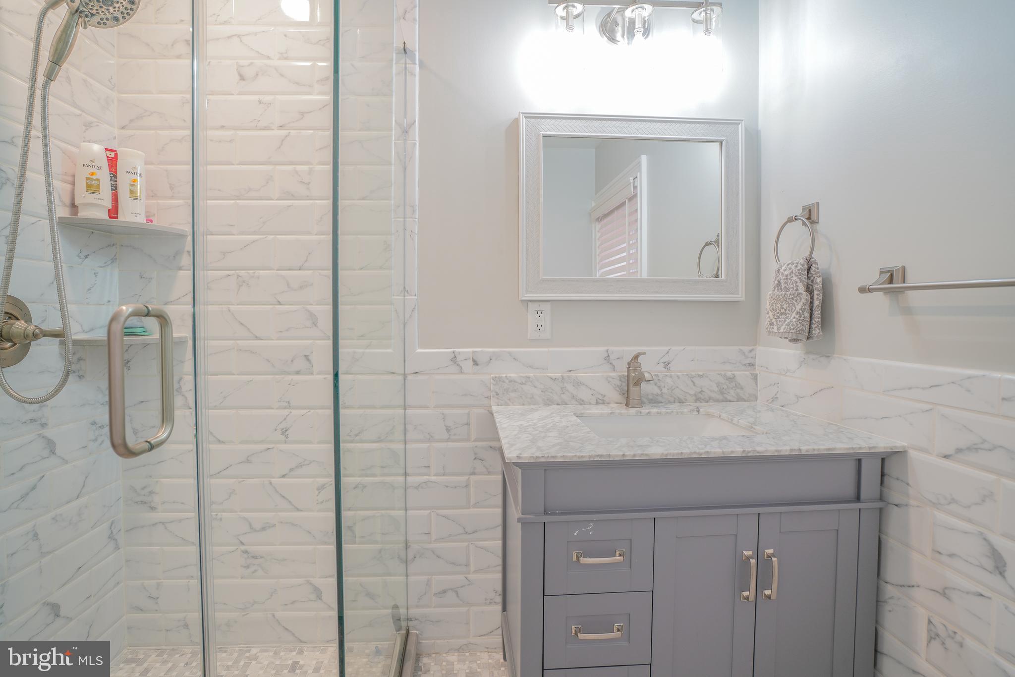 QUEEN VILLAGE - Residential Lease