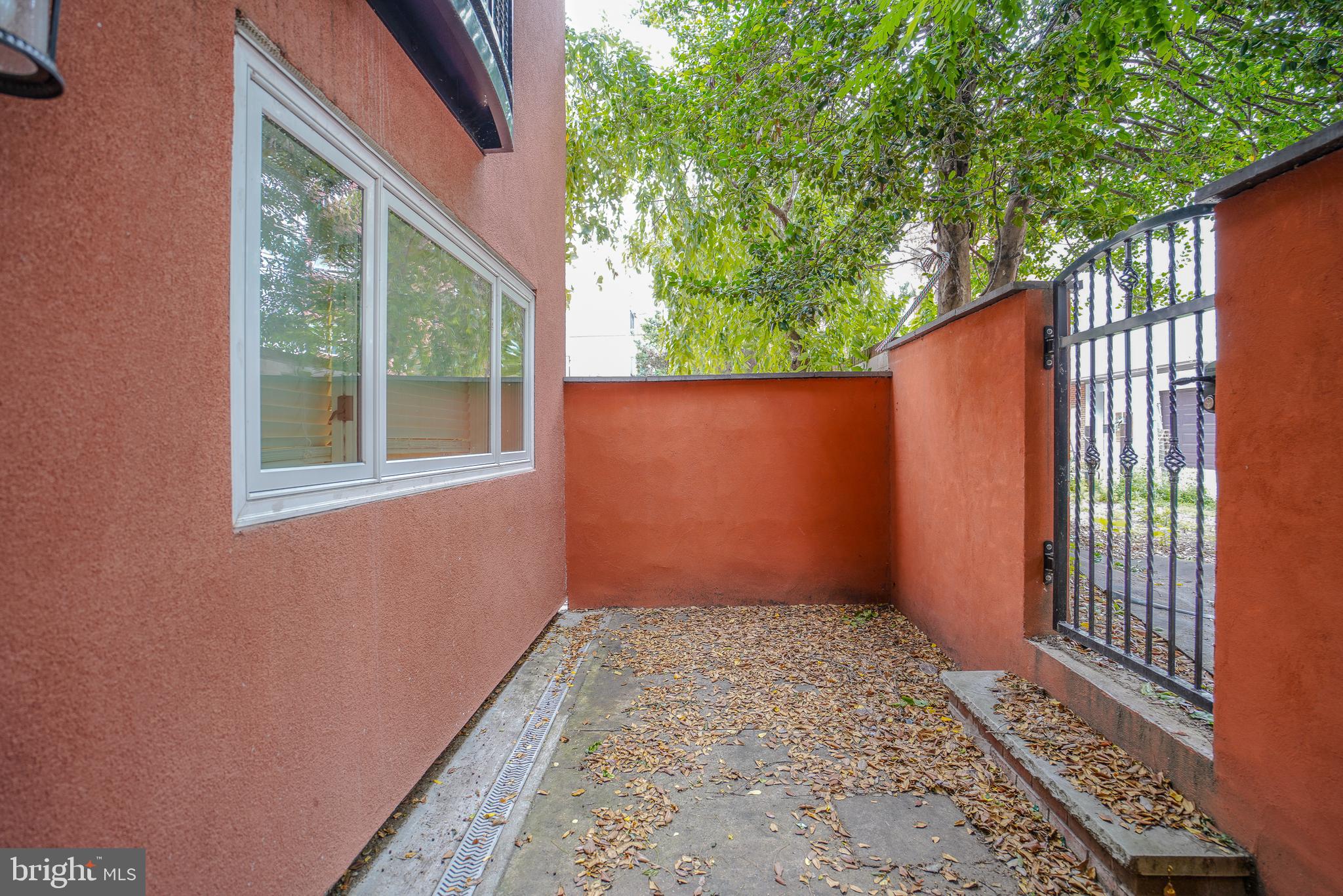 QUEEN VILLAGE - Residential Lease
