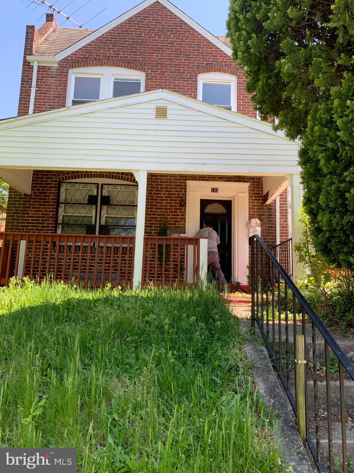 Nice duplex ready to fill your income stream!