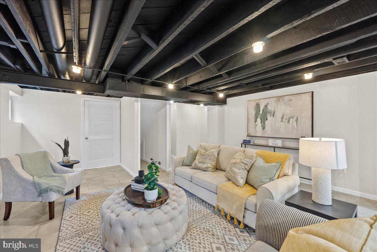 ARLINGTON VIEW - Residential Lease