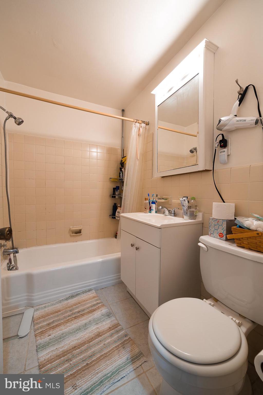 PARKSIDE CONDOMINIUMS - Residential Lease