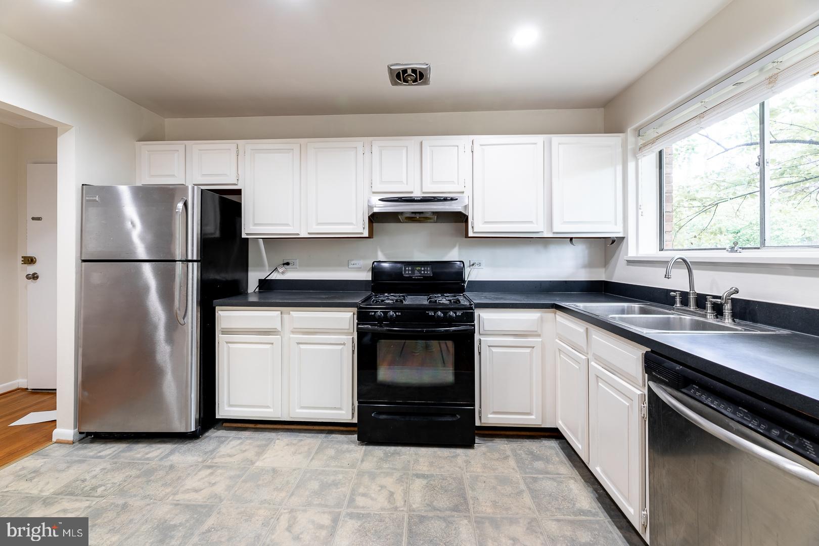 PARKSIDE CONDOMINIUMS - Residential Lease