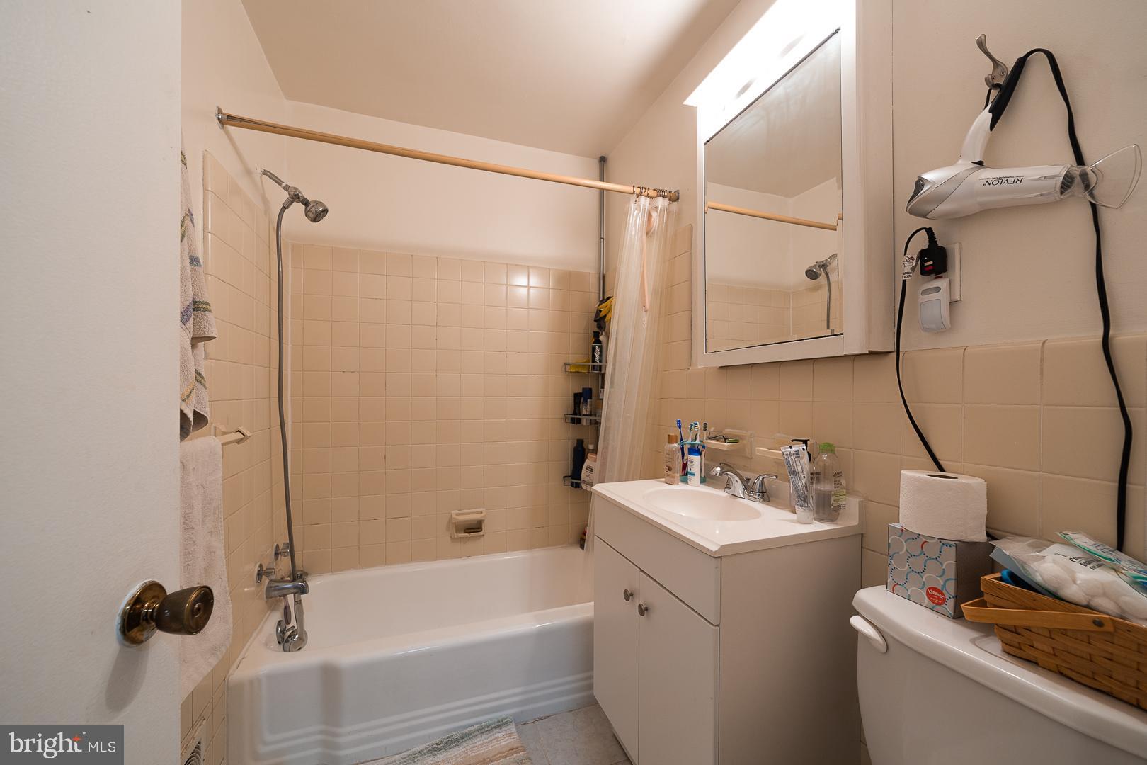 PARKSIDE CONDOMINIUMS - Residential Lease