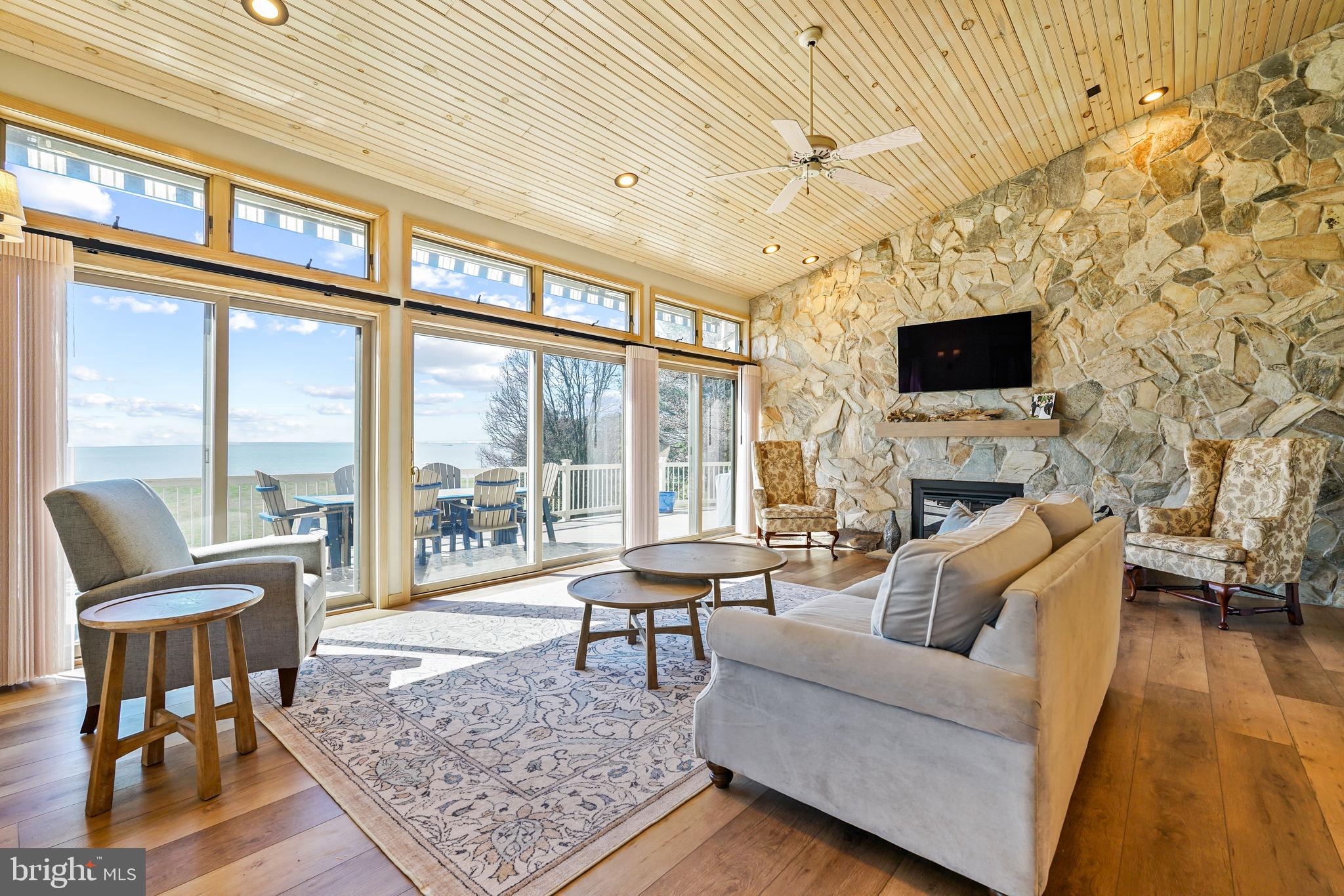 SUNSET POINTE - Residential