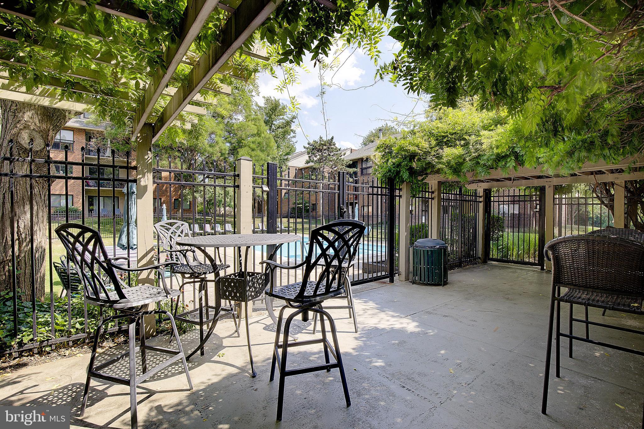 NORTH GREEN CONDOMINIUMS - Residential