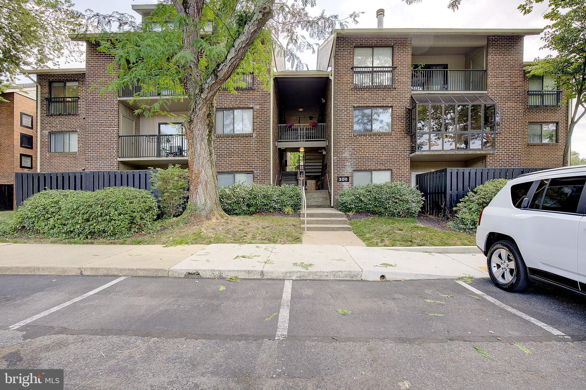 NORTH GREEN CONDOMINIUMS - Residential
