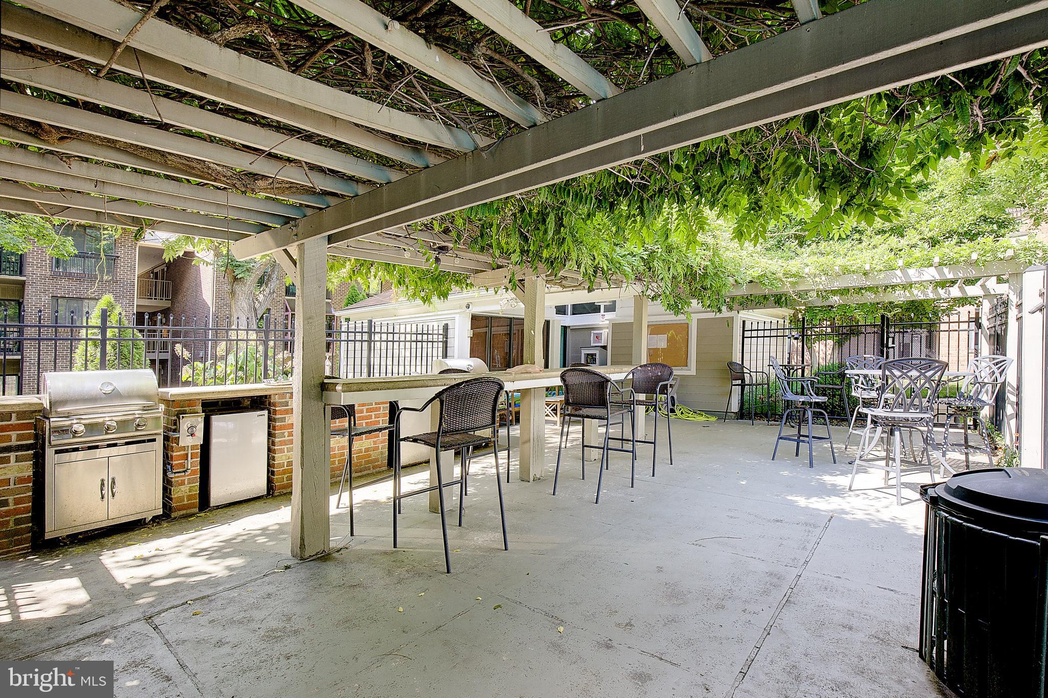 NORTH GREEN CONDOMINIUMS - Residential