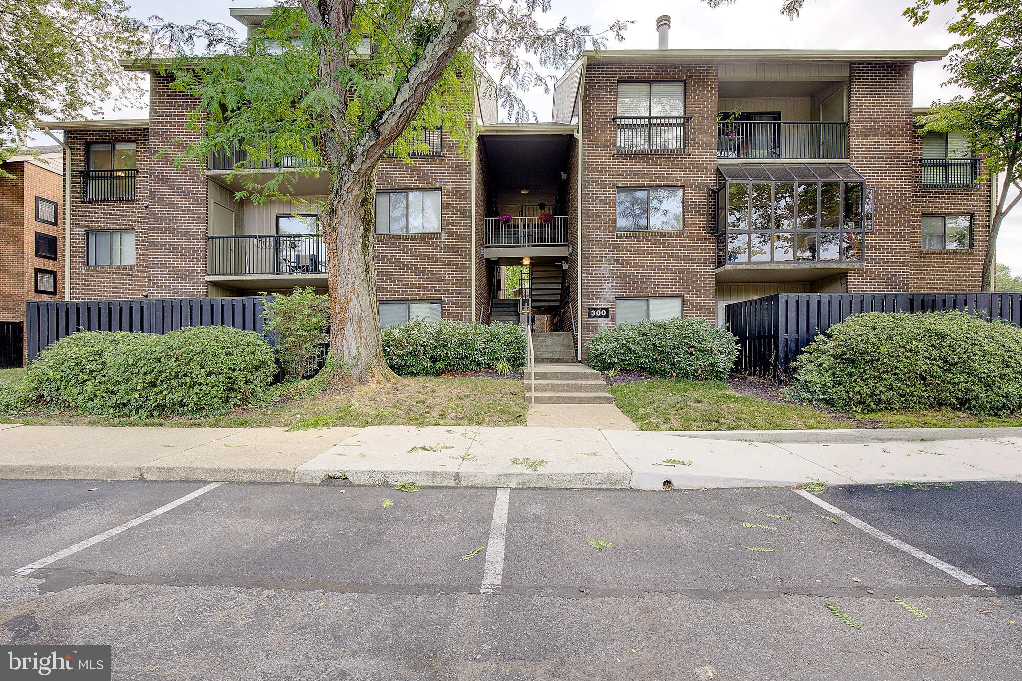 NORTH GREEN CONDOMINIUMS - Residential