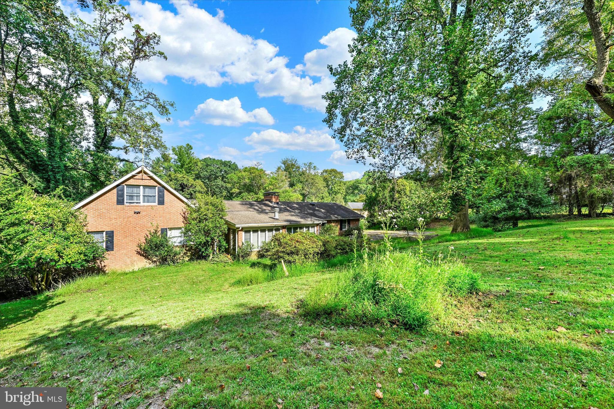 MANOR WOODS - Residential