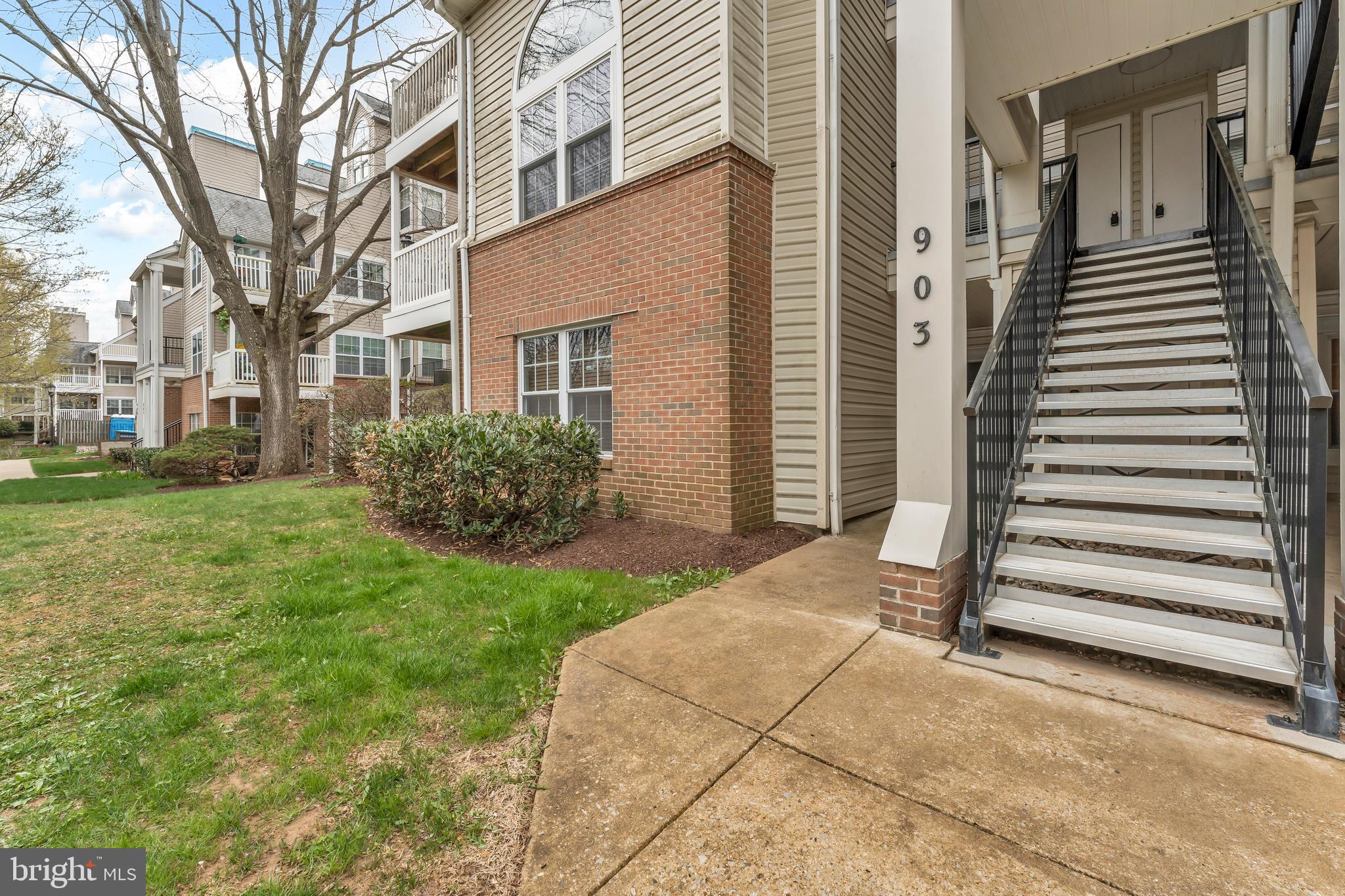 VISTAS AT WASHINGTONIAN WOODS - Residential