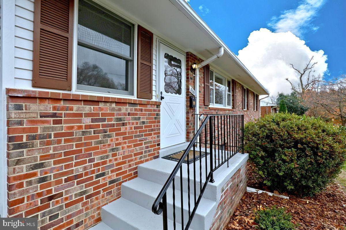 SUGARLAND HEIGHTS - Residential Lease