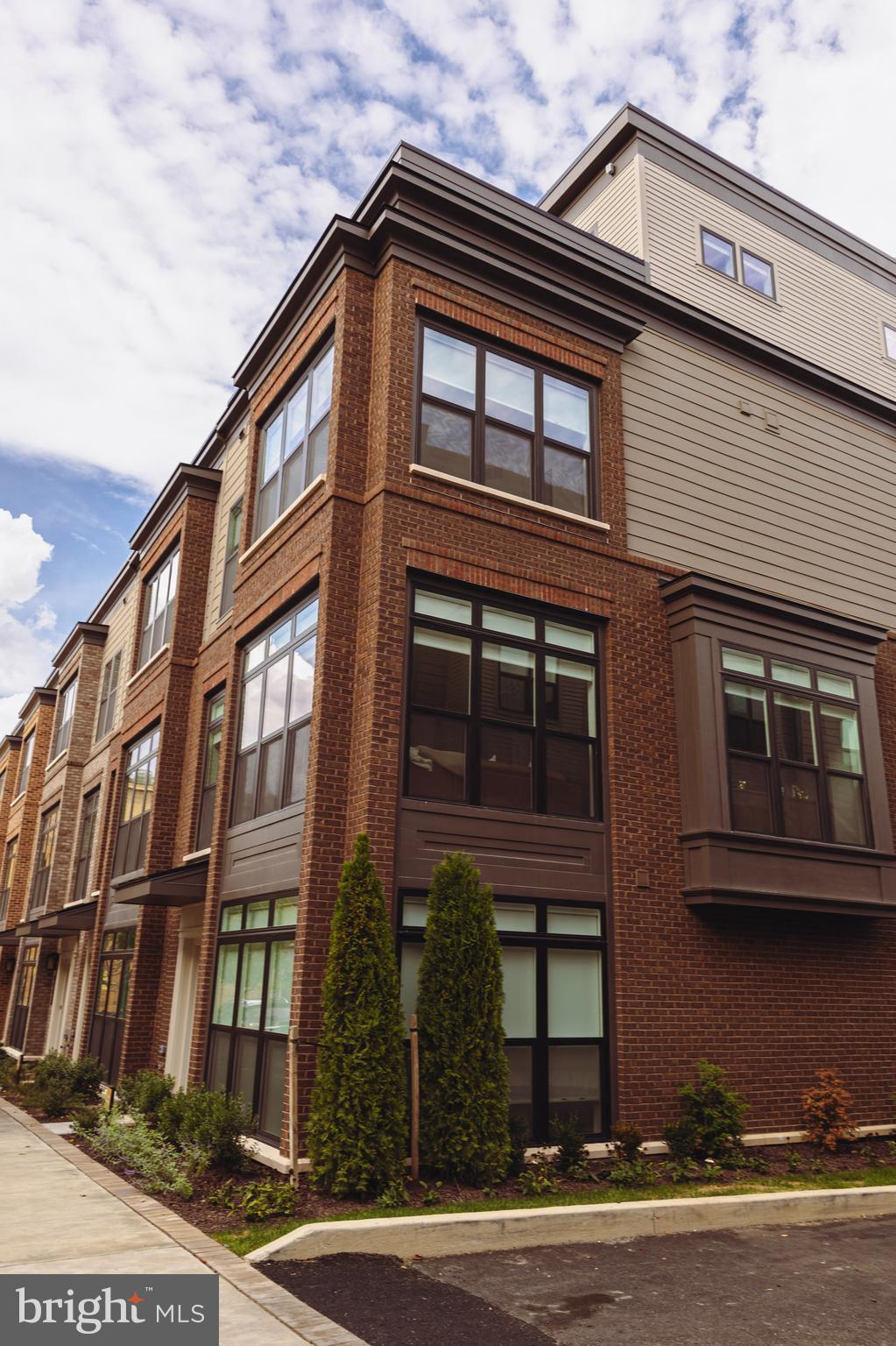 WESTBARD SQUARE - Residential