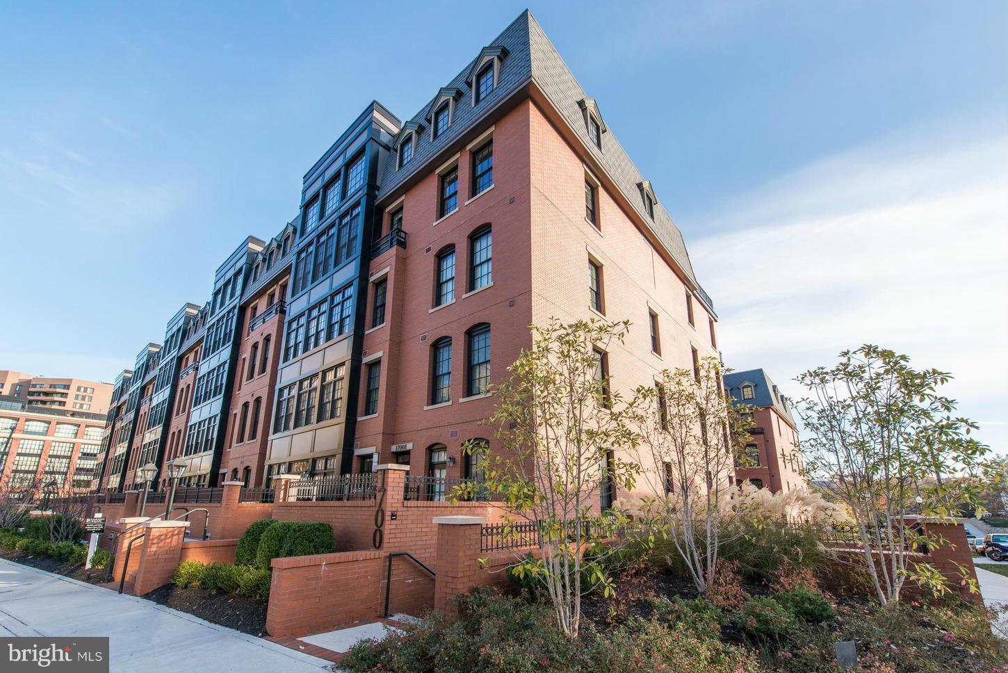GASLIGHT SQUARE - Residential
