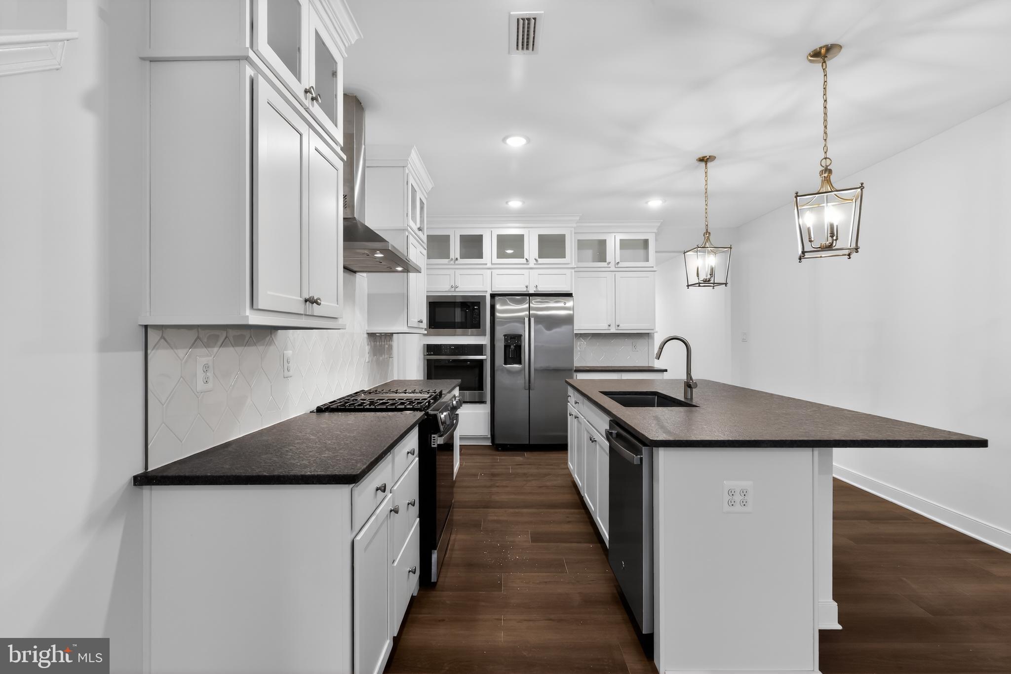 ADMIRAL'S LANDING - Residential
