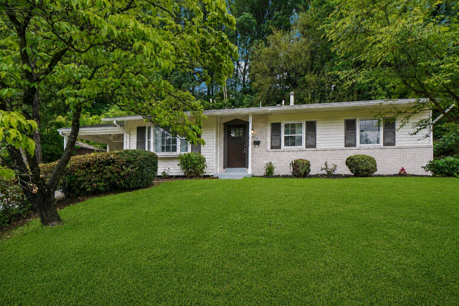 MANOR WOODS - Residential